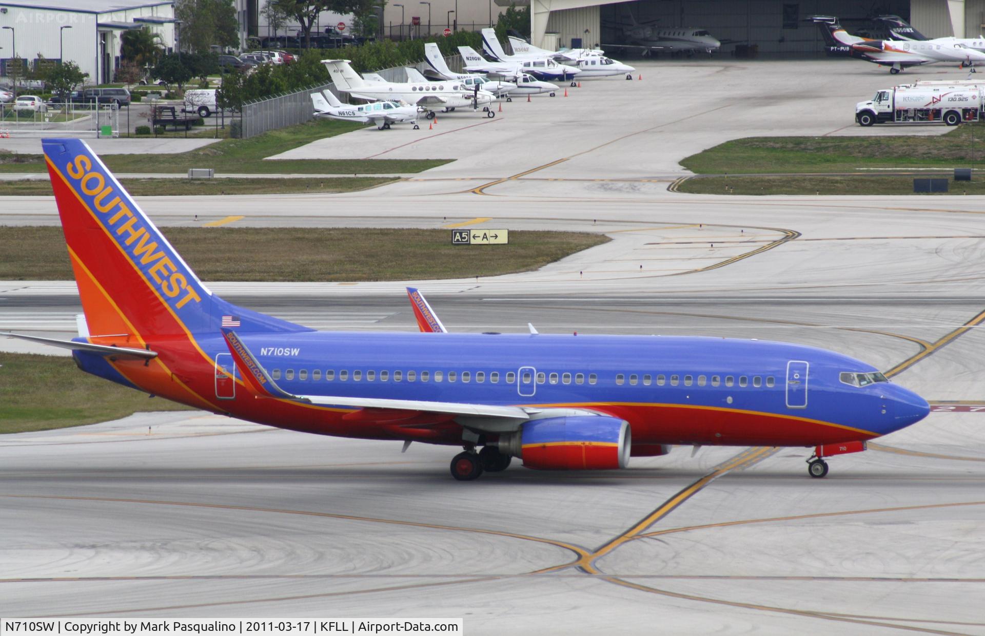 N710SW, 1998 Boeing 737-7H4 C/N 27844, Boeing 737-700