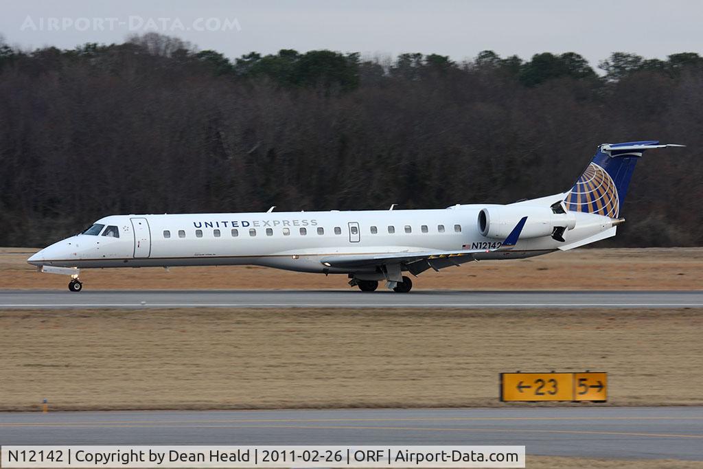 N12142, 2003 Embraer ERJ-145XR (EMB-145XR) C/N 145735, United Express (ExpressJet Airlines) N12142 (FLT BTA2780) rolling out on RWY 5 after arrival from Houston Bush Intercontinental (KIAH).