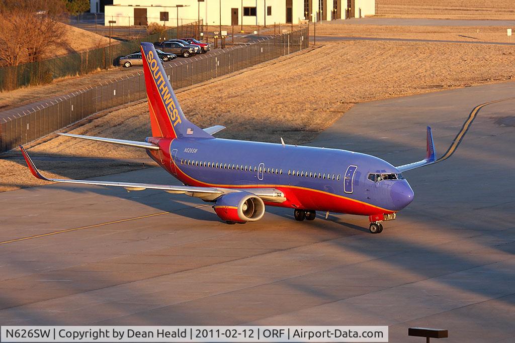 N626SW, 1996 Boeing 737-3H4 C/N 27702, Southwest Airlines N626SW (FLT SWA232) taxiing into the gate from Baltimore/Washington Int'l (KBWI).