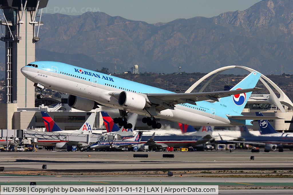 HL7598, 1988 Boeing 777-2B5/ER C/N 27949, Korean Air HL7598 (FLT KAL2) departing RWY 25R en route to Narita Int'l (RJAA).