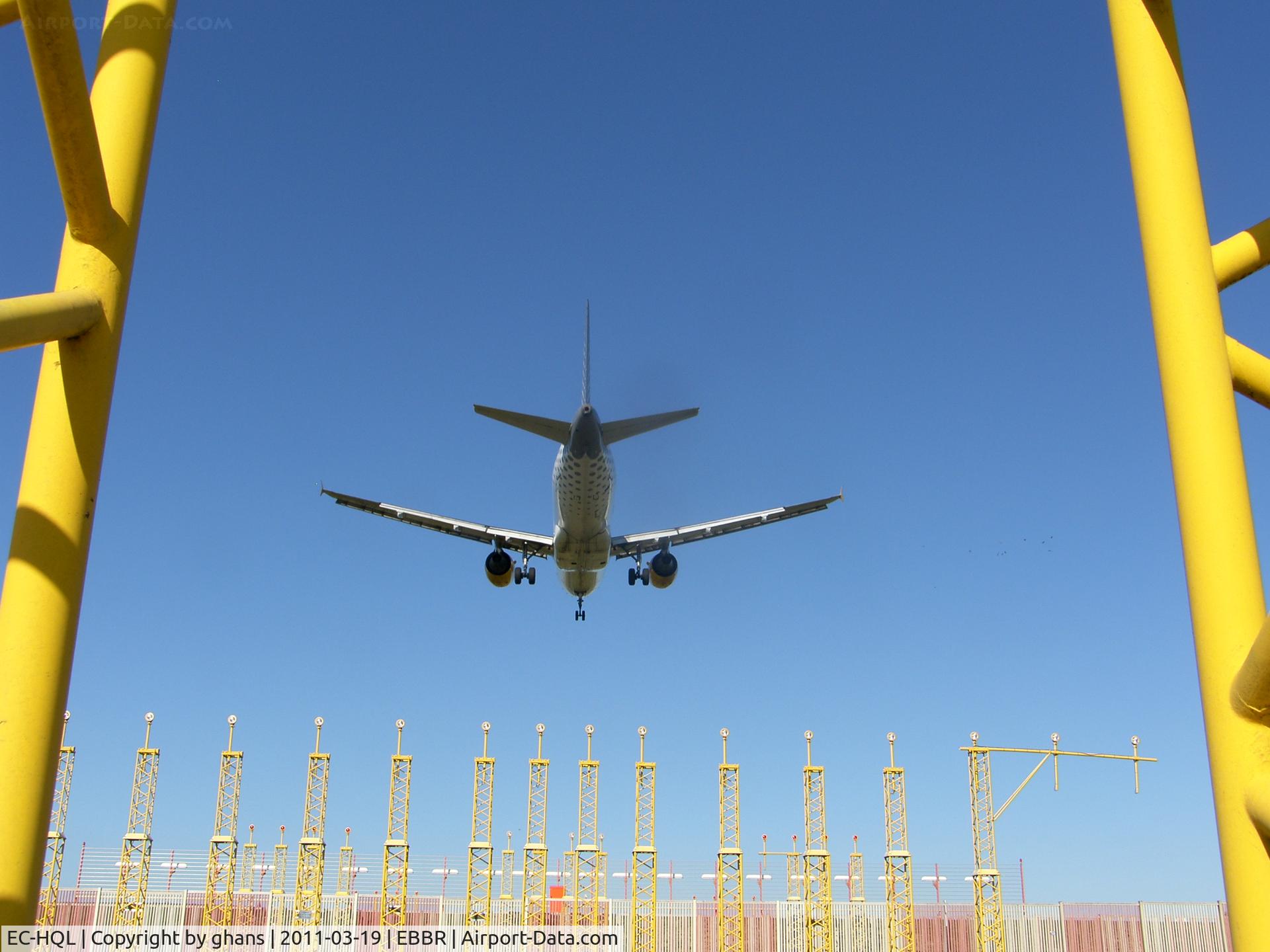 EC-HQL, 2001 Airbus A320-214 C/N 1461, Landing @ rw02