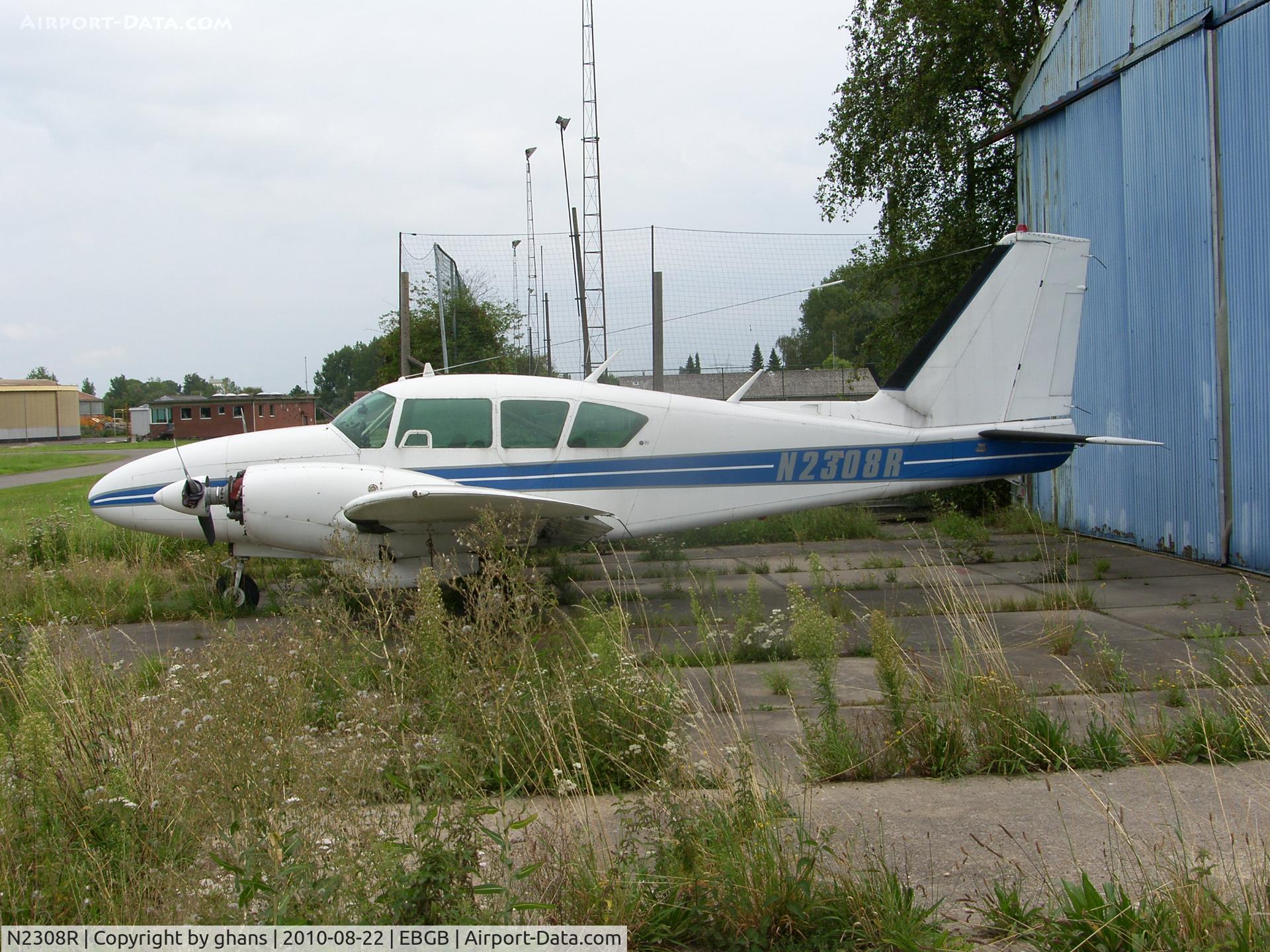 N2308R, 1964 Piper PA-23-250 Aztec C/N 27-2671, Awaiting better days