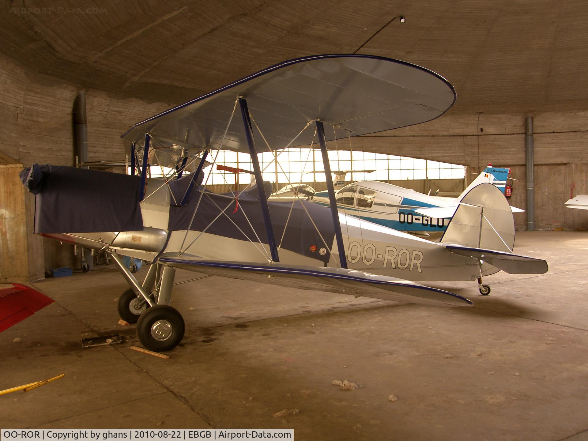 OO-ROR, 1949 Stampe-Vertongen SV-4B C/N 1161, In hangar @ Grimbergen