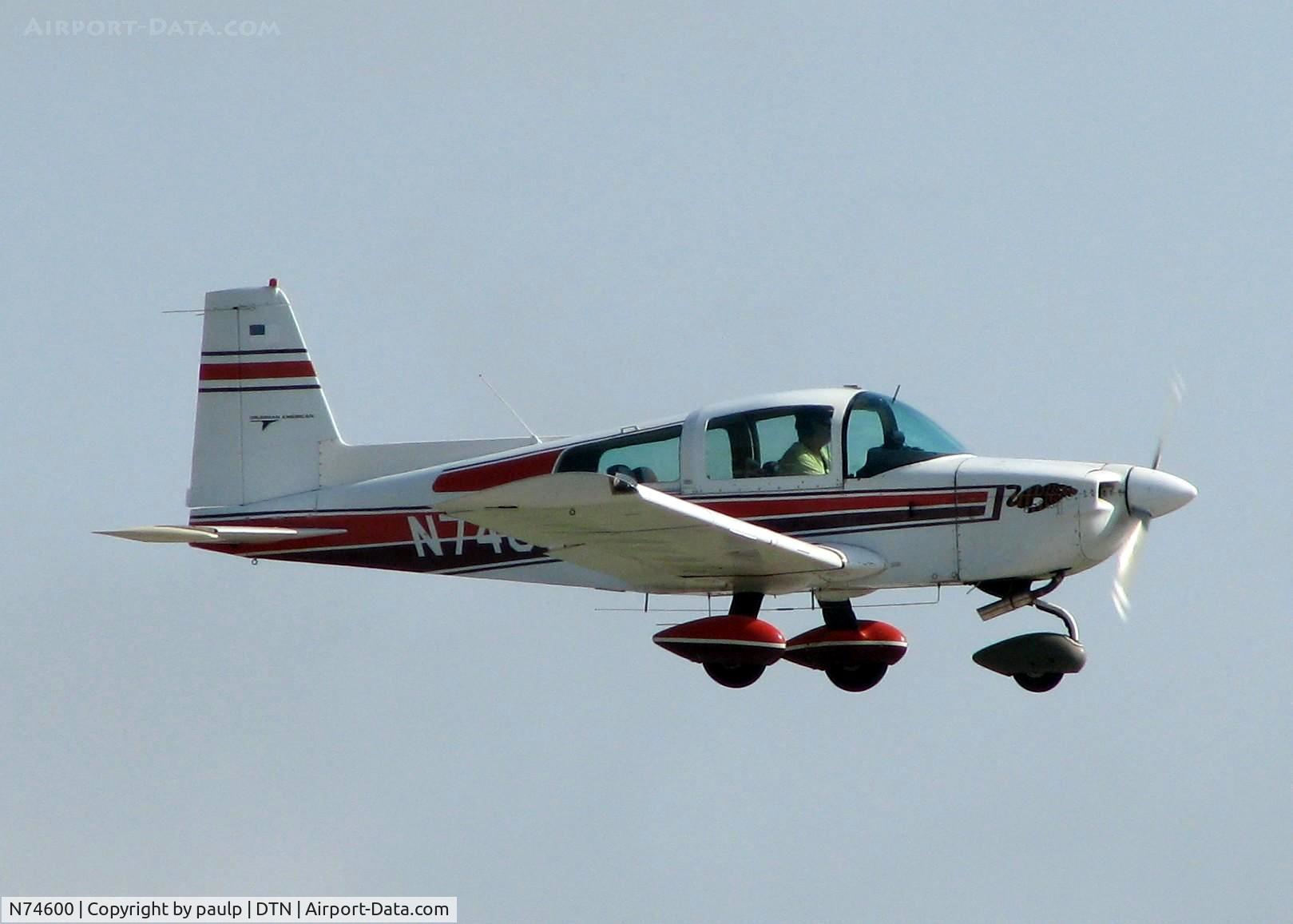 N74600, 1978 Grumman American AA-5B Tiger C/N AA5B-0268, Landing at Downtown Shreveport.