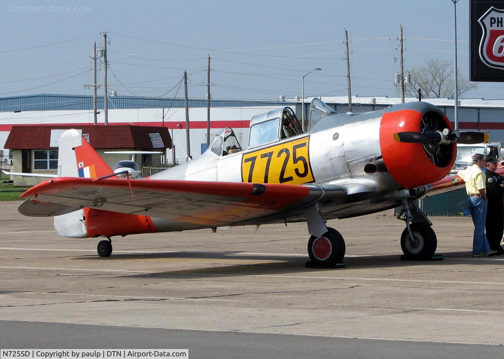N725SD, 1953 North American T-6G Texan C/N SA-070, At Downtown Shreveport.