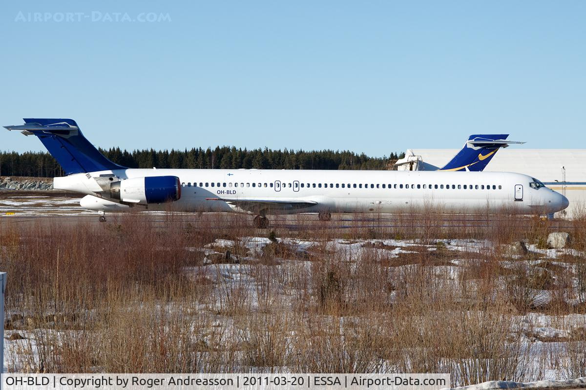 OH-BLD, 1997 McDonnell Douglas MD-90-30 C/N 53544, Parked at ramp J. Hello HB-JIF behind.
