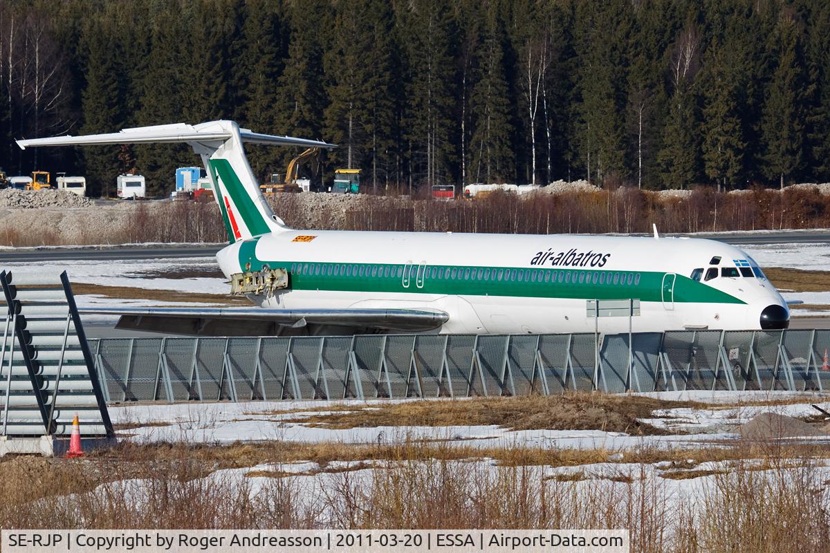 SE-RJP, 1985 McDonnell Douglas MD-82 (DC-9-82) C/N 49209/1191, Parked at ramp K