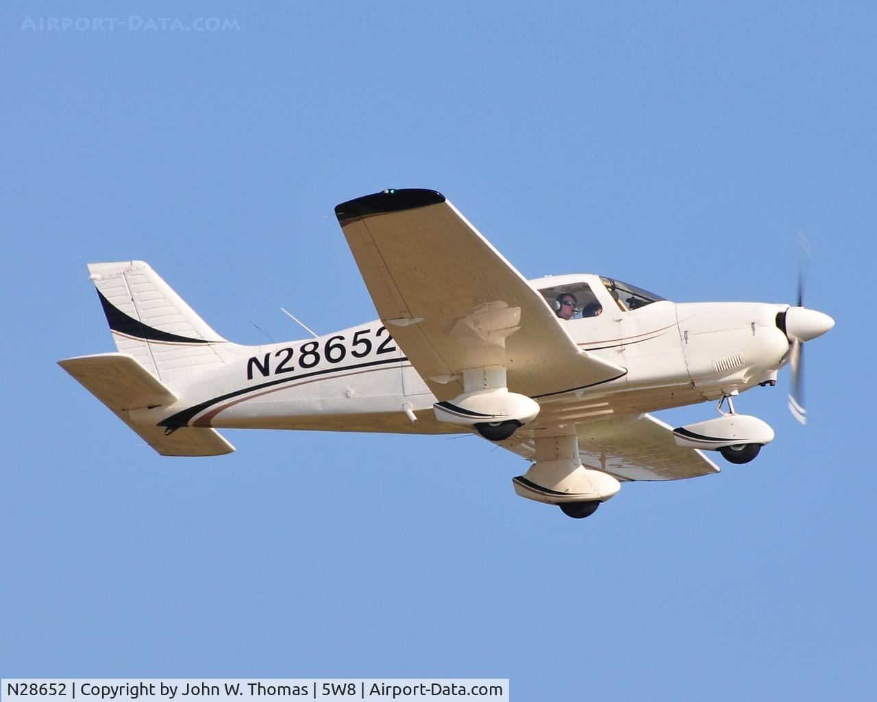 N28652, Piper PA-28-181 C/N 28-7990421, Departing runway 4