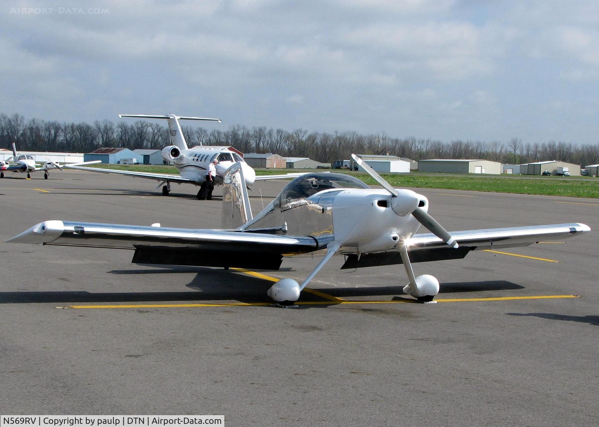 N569RV, Vans RV-9 C/N 91519, At Downtown Shreveport.