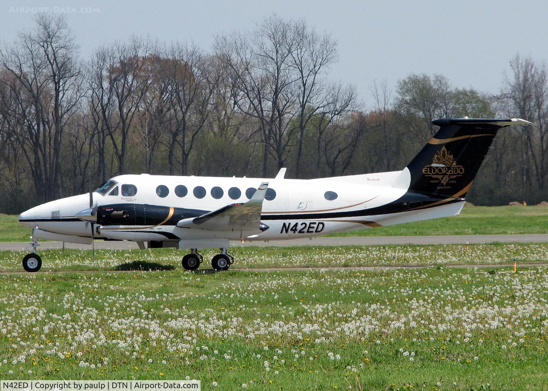 N42ED, 2000 Raytheon Aircraft Company B300 C/N FL-302, At Downtown Shreveport.