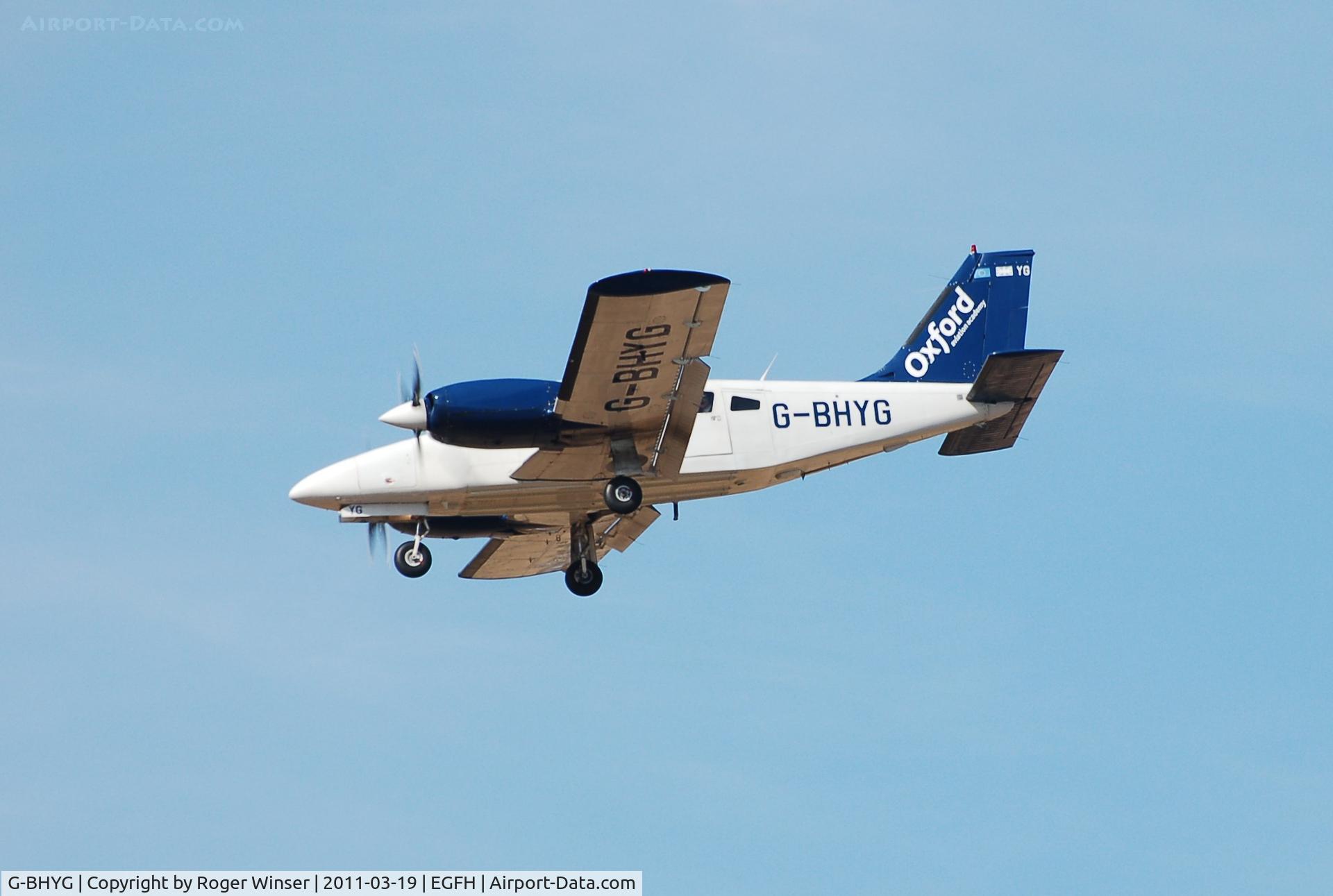 G-BHYG, 1980 Piper PA-34-200T Seneca II C/N 34-8070235, Piper Seneca 11 of Oxford Aviation Academy on finals Runway 22.