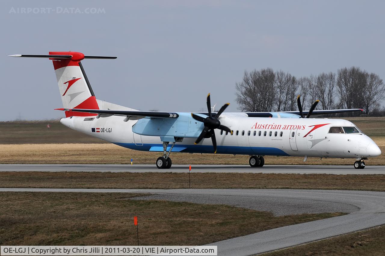OE-LGJ, 2005 De Havilland Canada DHC-8-402Q Dash 8 C/N 4104, Austrian arrows