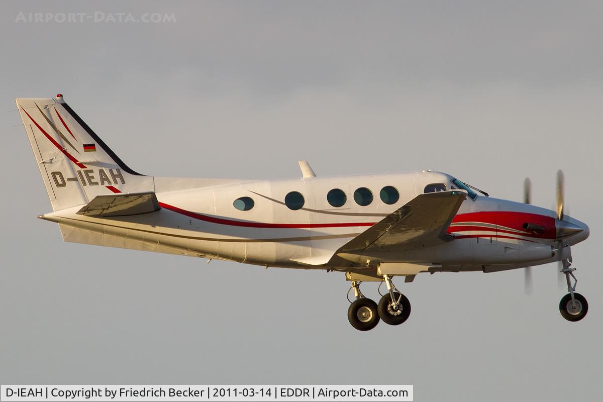 D-IEAH, 1989 Beech C90A King Air C/N LJ-1216, departure via RW09