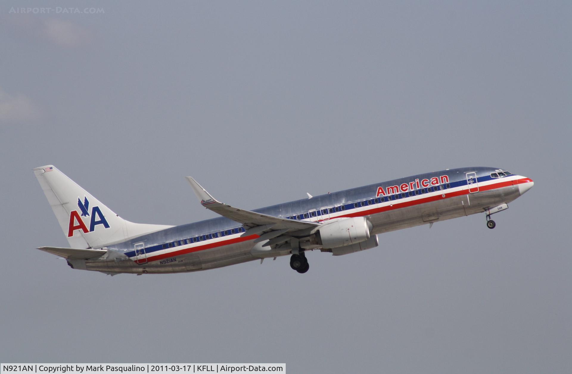 N921AN, 1999 Boeing 737-823 C/N 29522, Boeing 737-800