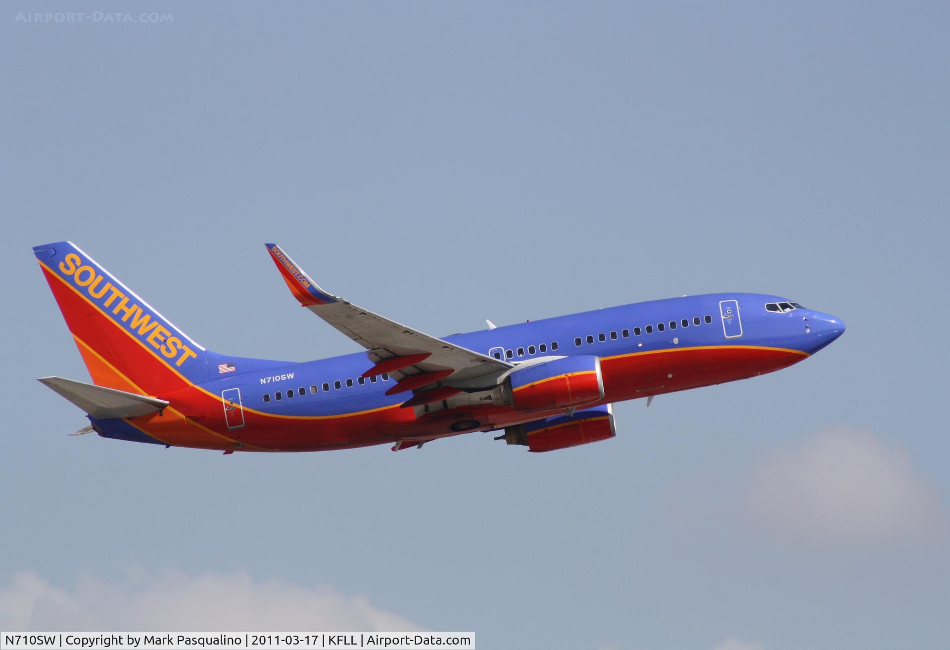 N710SW, 1998 Boeing 737-7H4 C/N 27844, Boeing 737-700