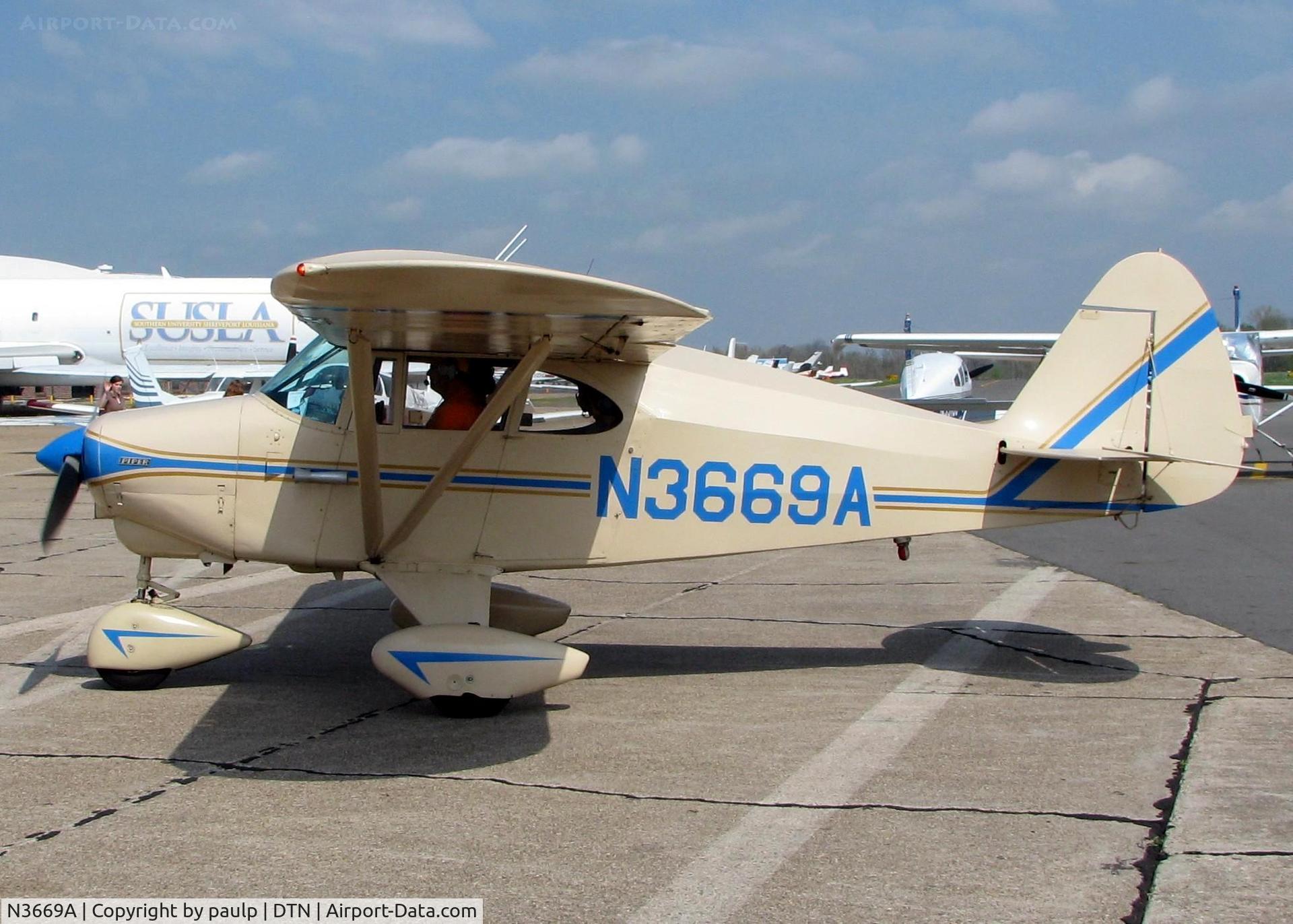 N3669A, 1953 Piper PA-22-135 Tri-Pacer C/N 22-1928, At Downtown Shreveport.