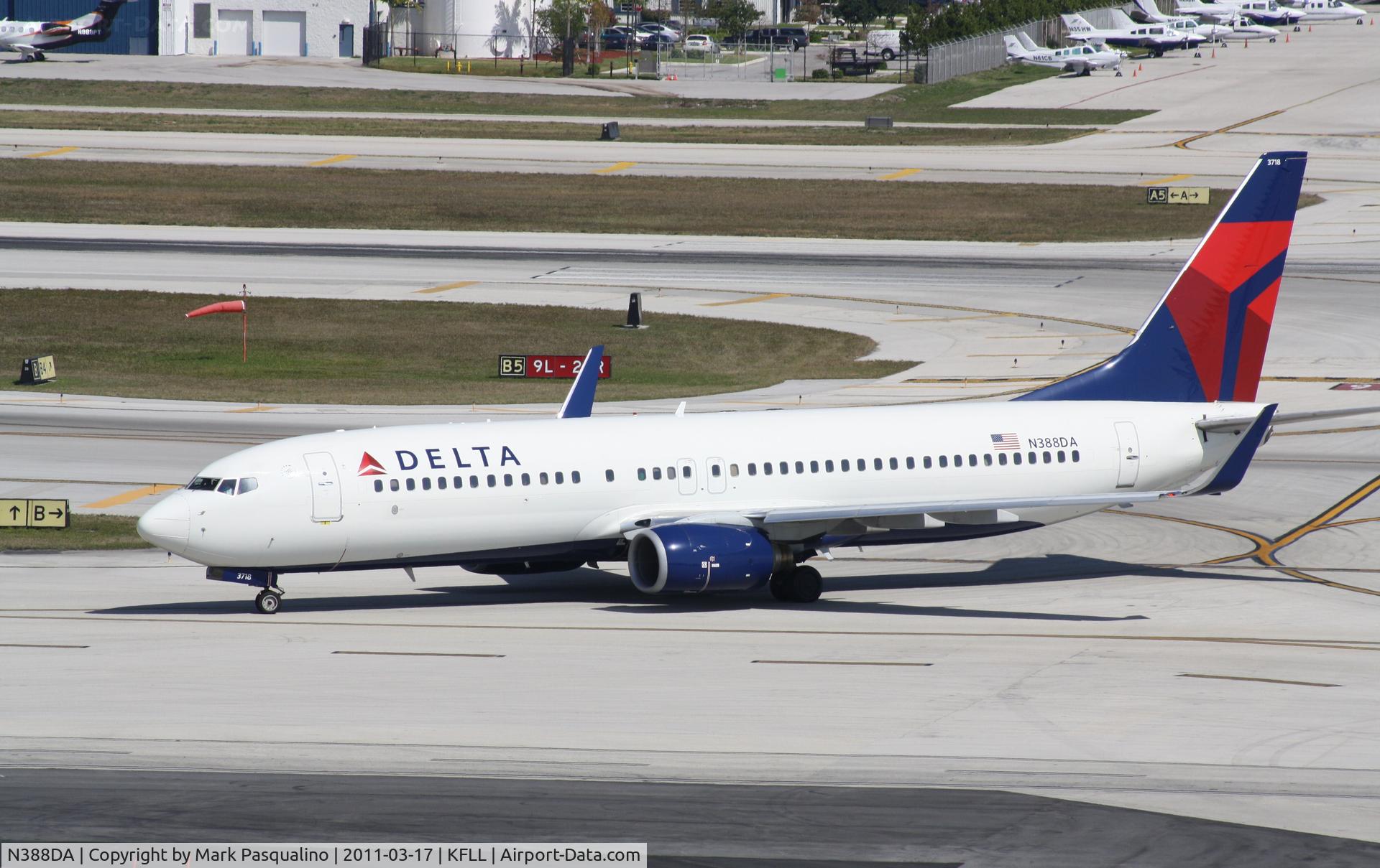 N388DA, 2000 Boeing 737-832 C/N 30375, Boeing 737-800