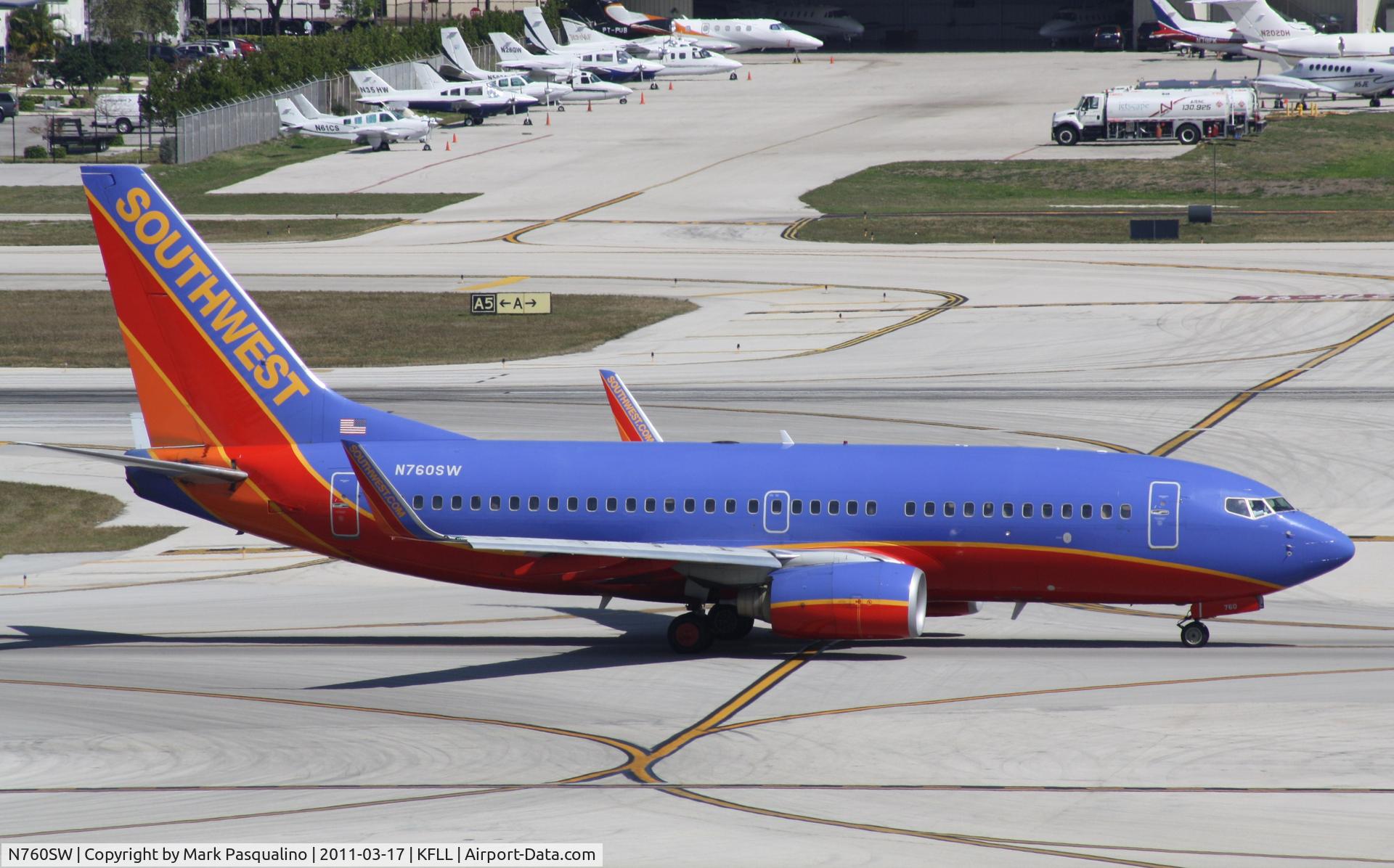 N760SW, 2000 Boeing 737-7H4 C/N 27874, Boeing 737-700