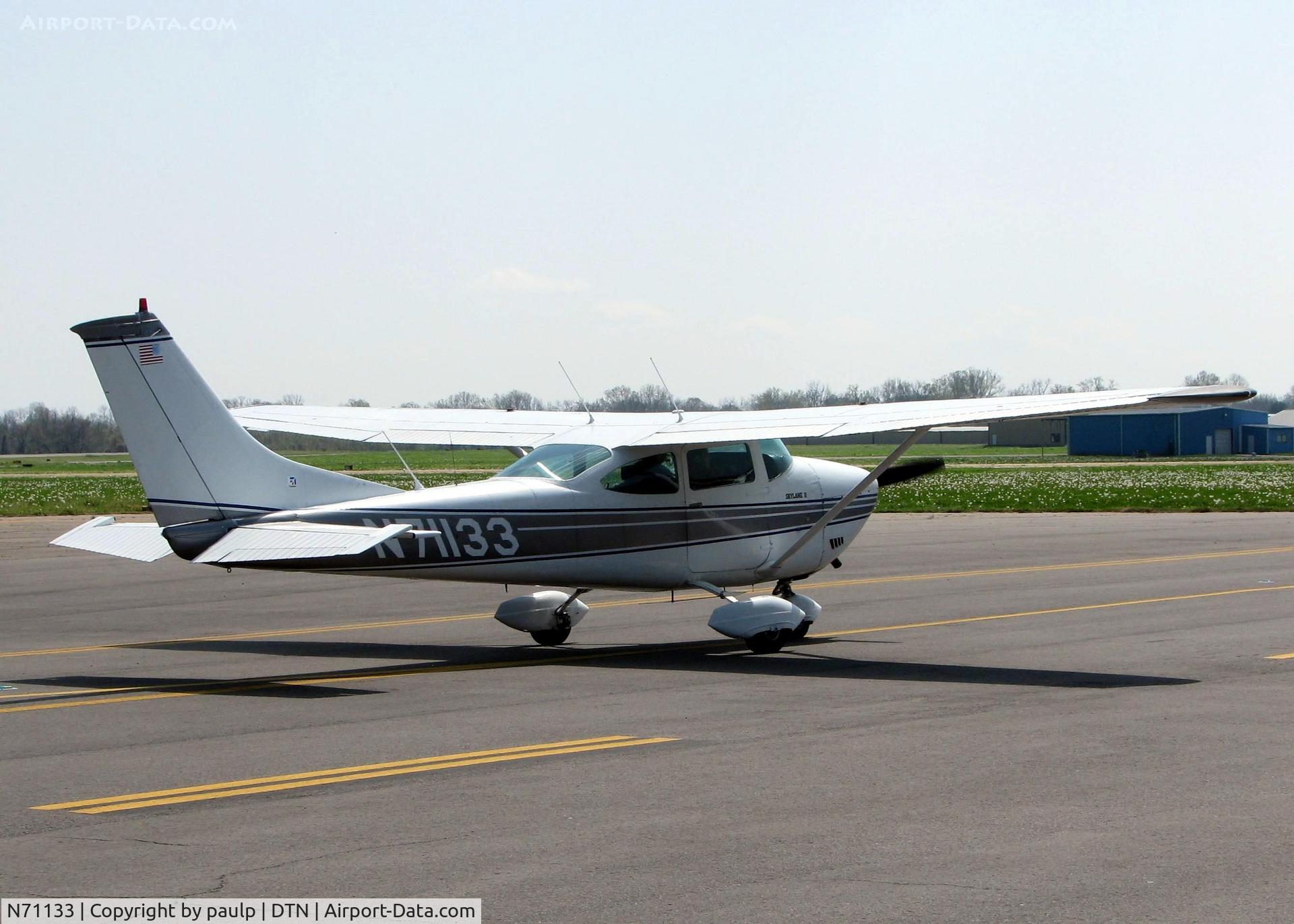 N71133, Cessna 182M Skylane C/N 18259508, At Downtown Shreveport.