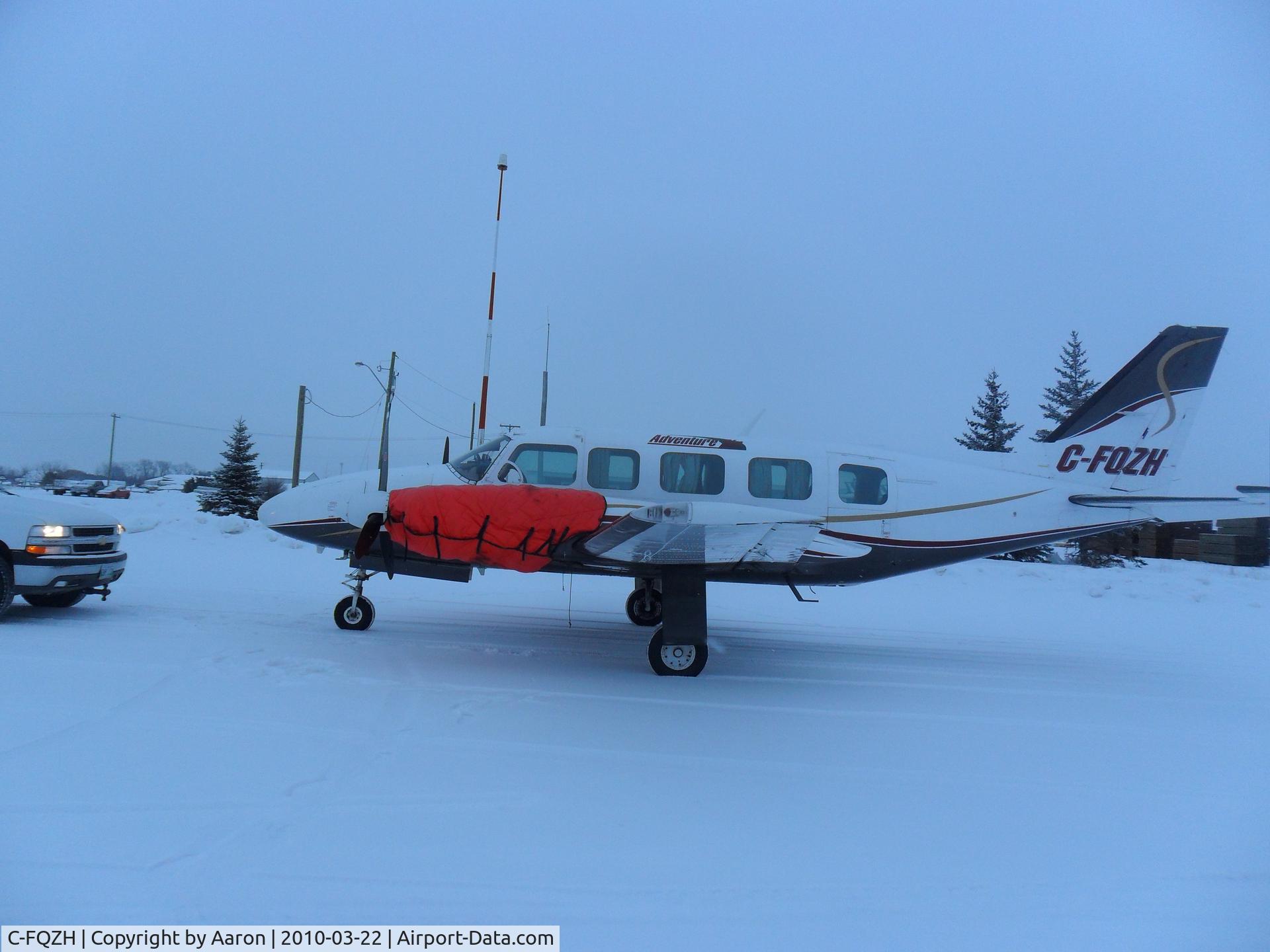 C-FQZH, 1979 Piper PA-31-350 Navajo Chieftain Chieftain C/N 31-7952070, Warming up the Navajo in Neepawa, Manitoba.