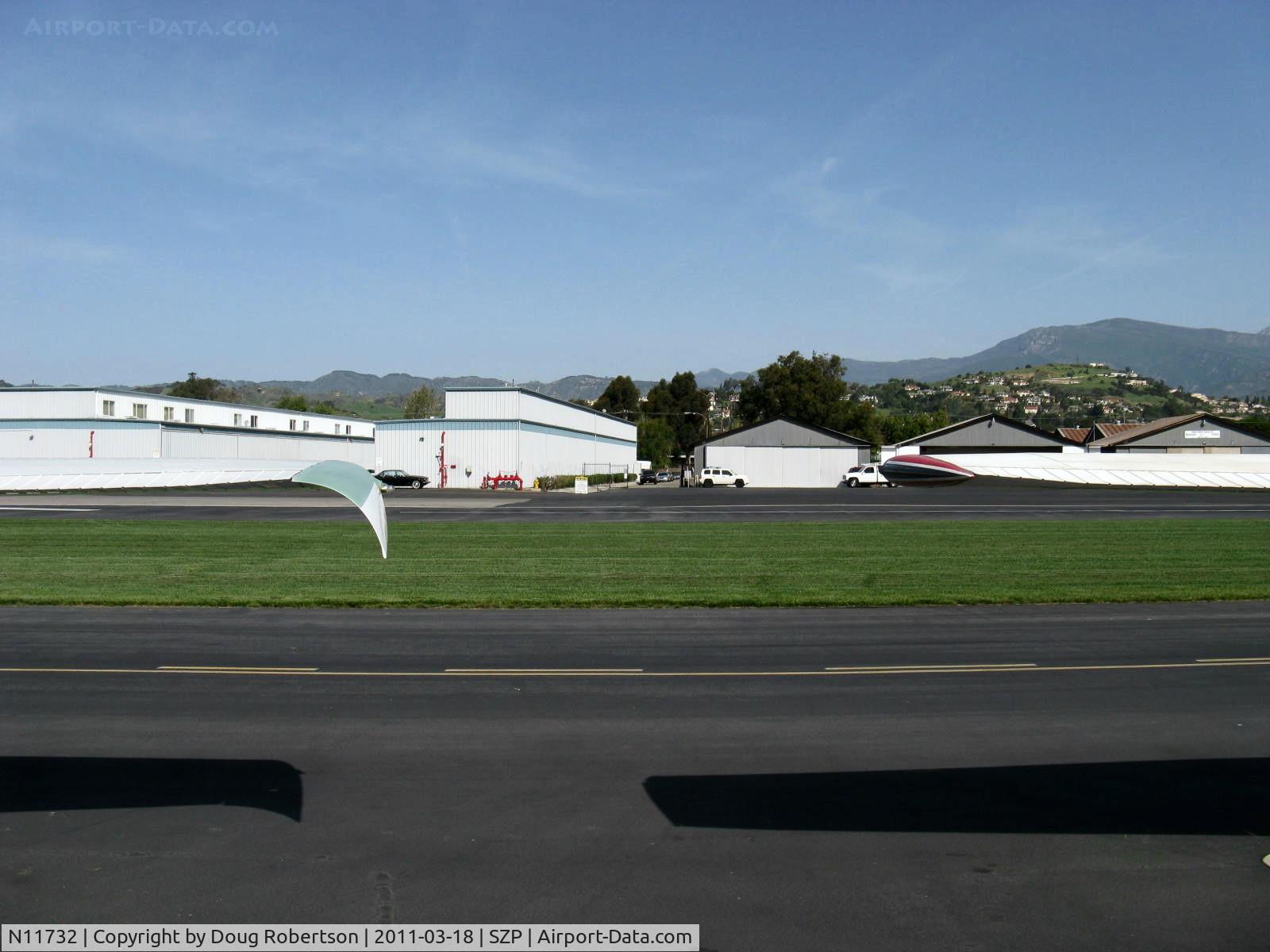 N11732, 1974 Cessna 150L C/N 15075598, 1974 Cessna 150L, Continental O-200 100 Hp, wing Booster tip comparison-Booster tip left on N11732, standard C150 wingtip on right