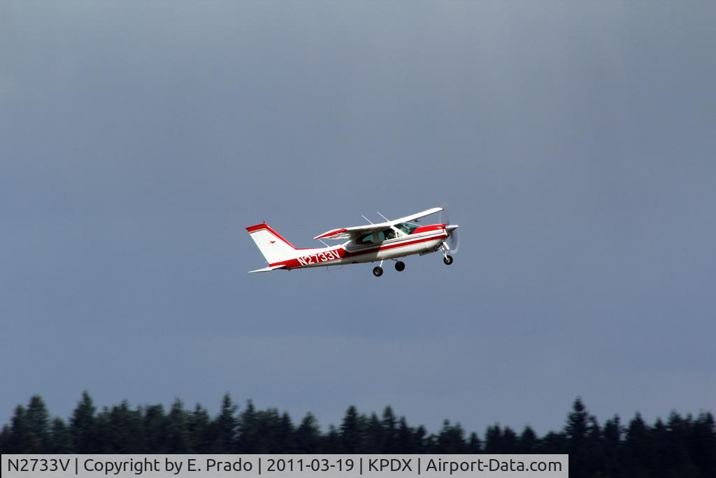 N2733V, 1975 Cessna 177RG Cardinal C/N 177RG0676, Taking off from 10L