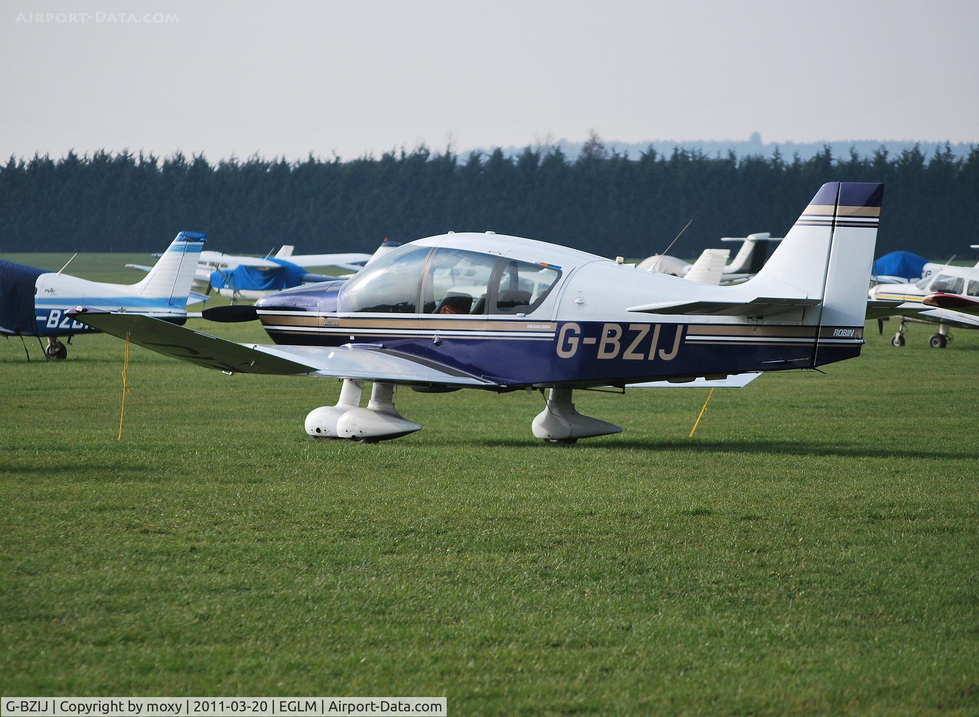 G-BZIJ, 2000 Robin DR-400-500 President C/N 23, Robin DR400/500 President at White Waltham