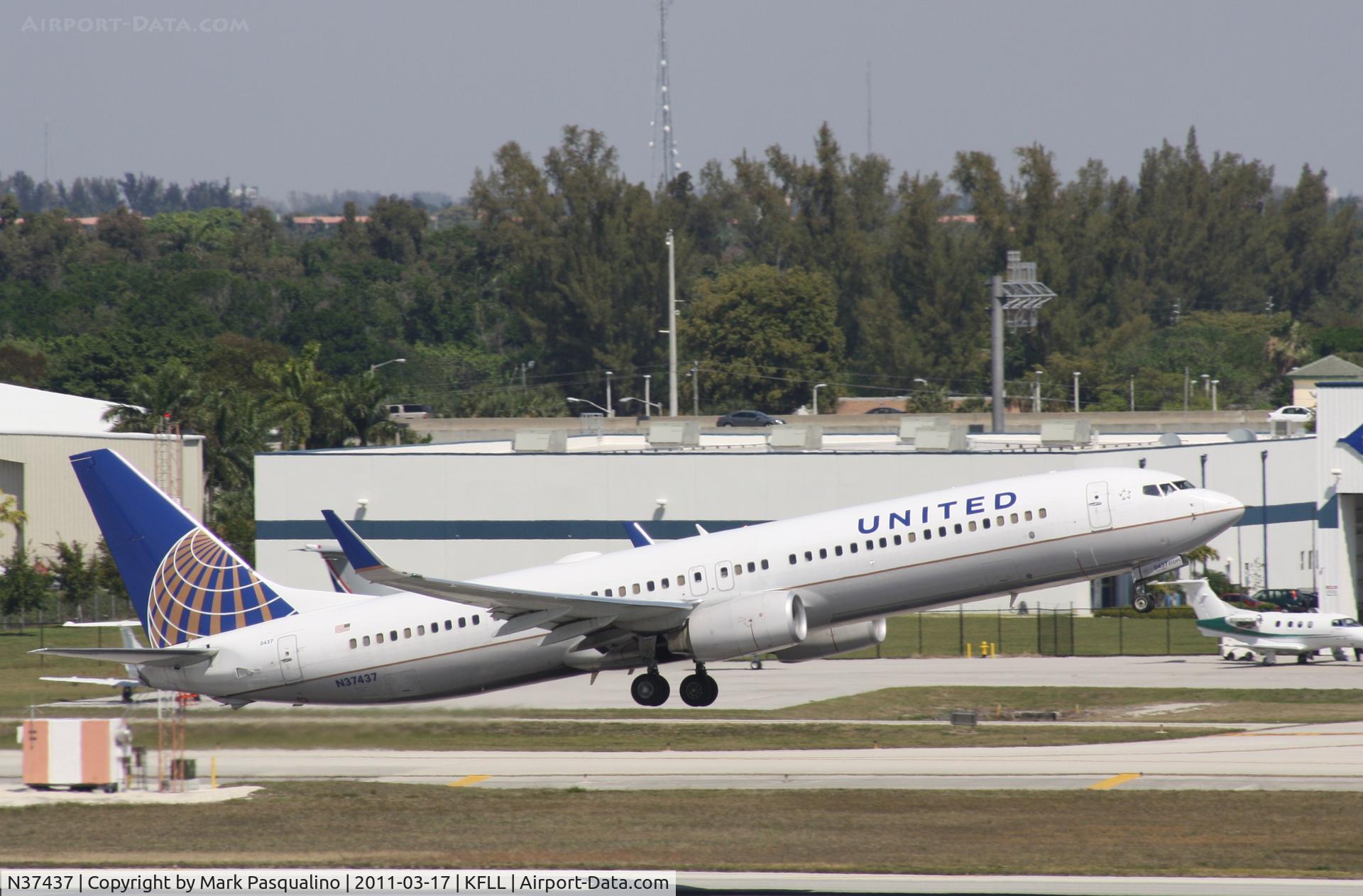 N37437, 2009 Boeing 737-924/ER C/N 33532, Boeing 737-900ER