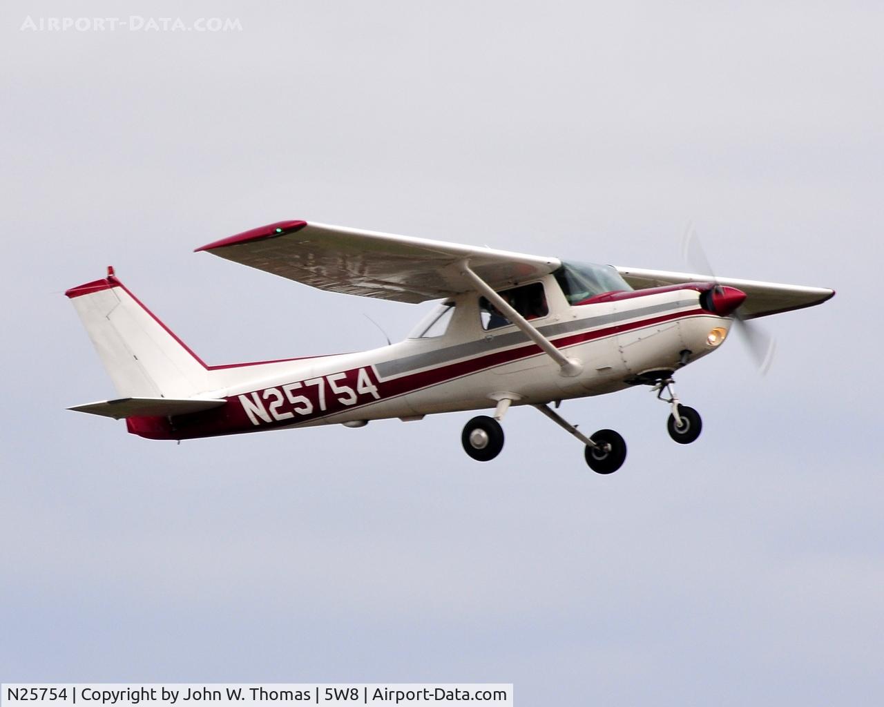 N25754, 1977 Cessna 152 C/N 15280767, Departing runway 22
