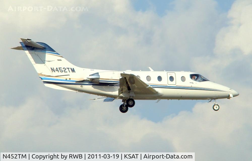 N452TM, 2008 Hawker Beechcraft 400A Beechjet C/N RK-577, Landing 12R, San Antonio
