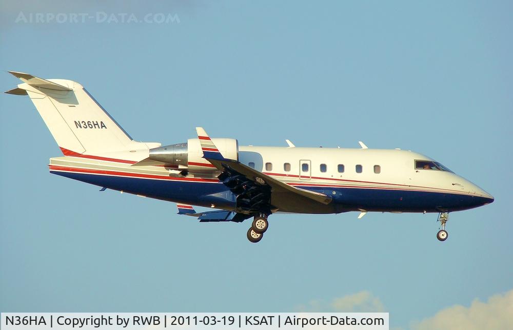 N36HA, 2000 Bombardier Challenger 604 (CL-600-2B16) C/N 5441, Landing 12R, San Antonio