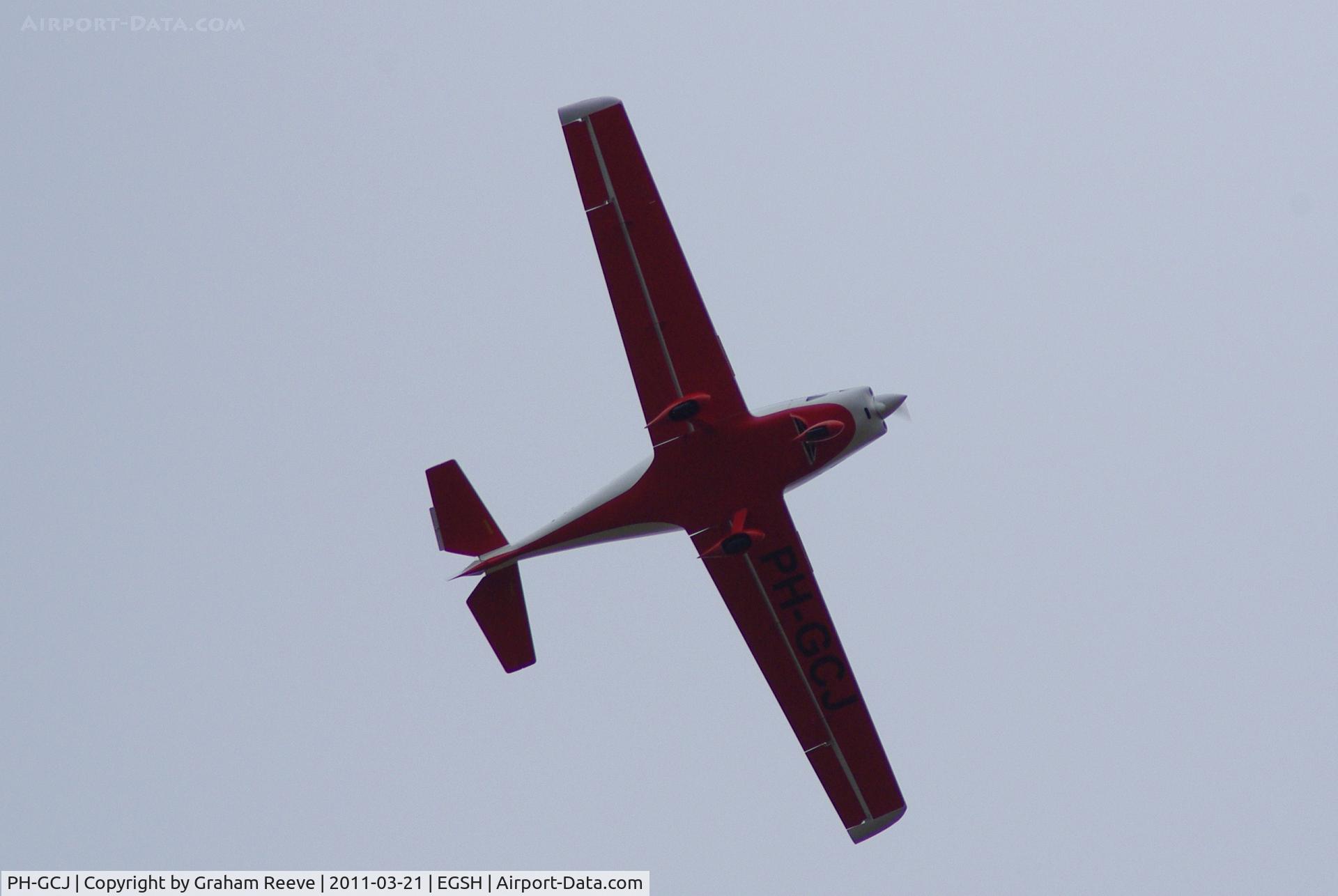 PH-GCJ, Vol Mediterrani VM-1 Esqual C C/N E180039, Making a pass down the runway.