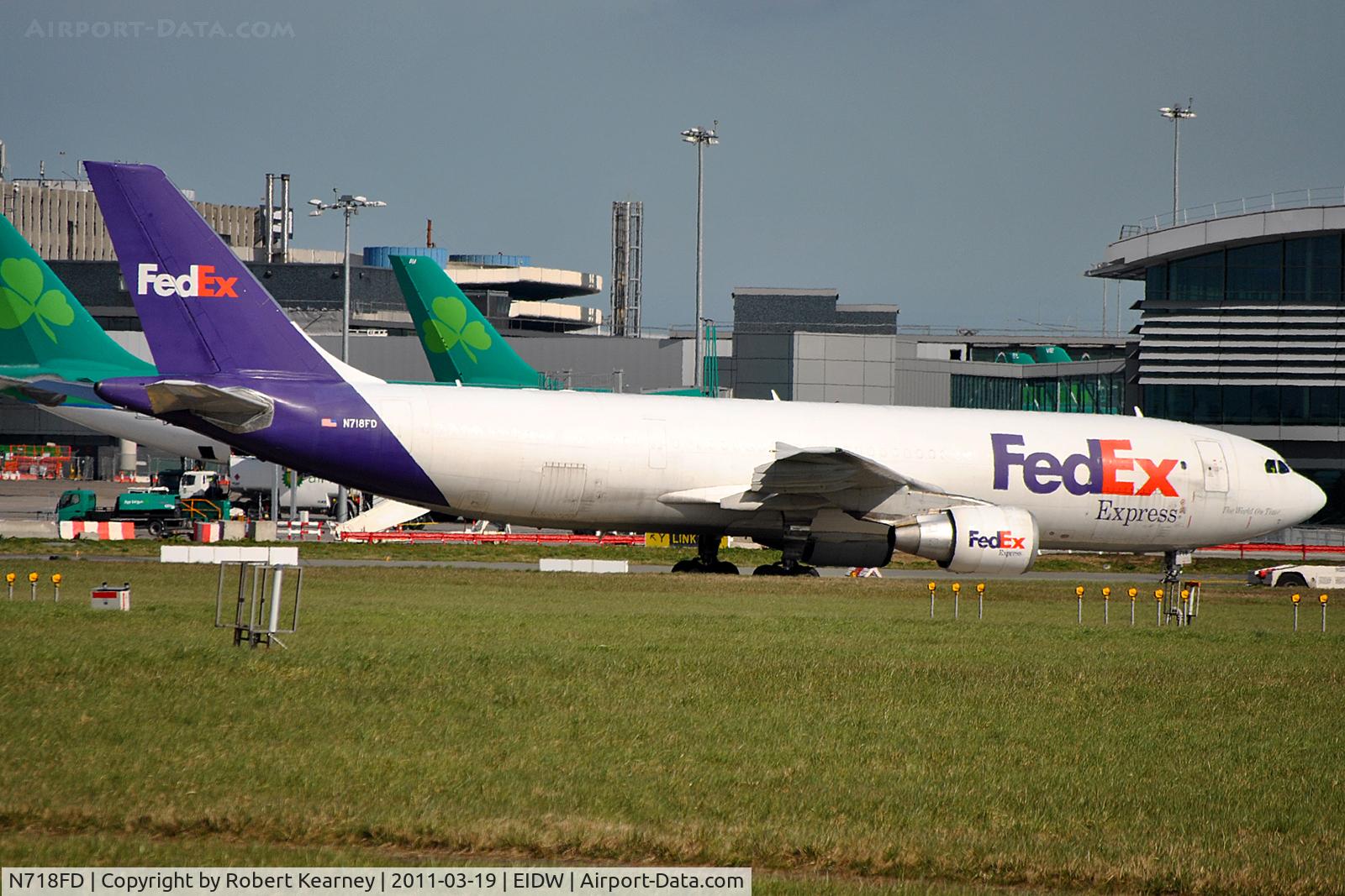N718FD, 1987 Airbus A300B4-622 C/N 365, On tow over to cargo