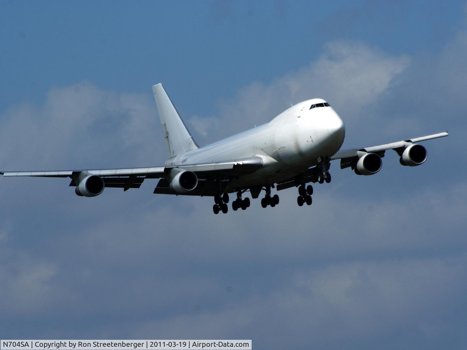 N704SA, 1988 Boeing 747-2B5F C/N 24195, Arriving DFW 18R