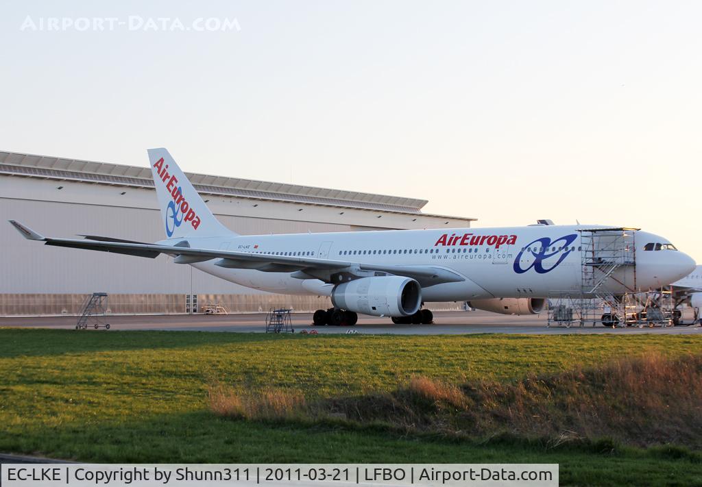 EC-LKE, 2002 Airbus A330-243 C/N 461, Parked at Air France facility...