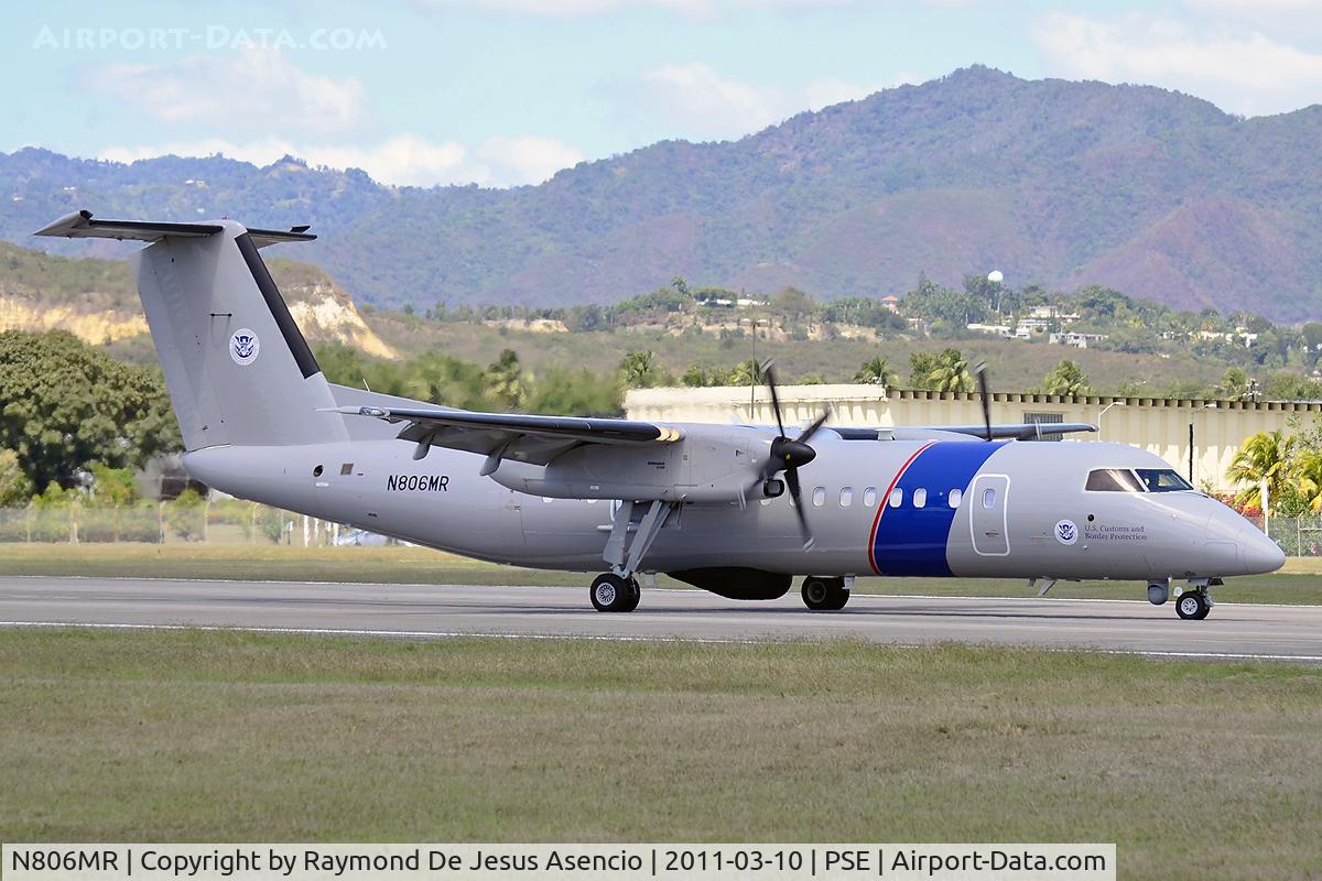 N806MR, Bombardier DHC-8-300 Dash 8 C/N 662, Taxiing in Alpha to the ramp at Mercedita.