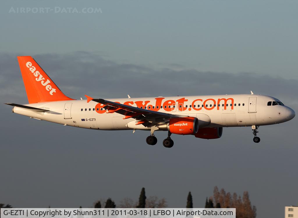 G-EZTI, 2009 Airbus A320-214 C/N 3975, Landing rwy 32R