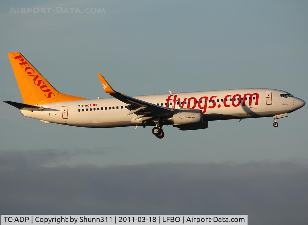 TC-ADP, 2011 Boeing 737-82R C/N 40720, Landing rwy 32L