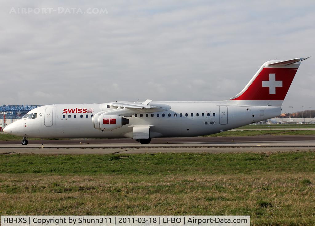 HB-IXS, 1995 British Aerospace Avro 146-RJ100 C/N E3280, Taxiing to the Terminal...