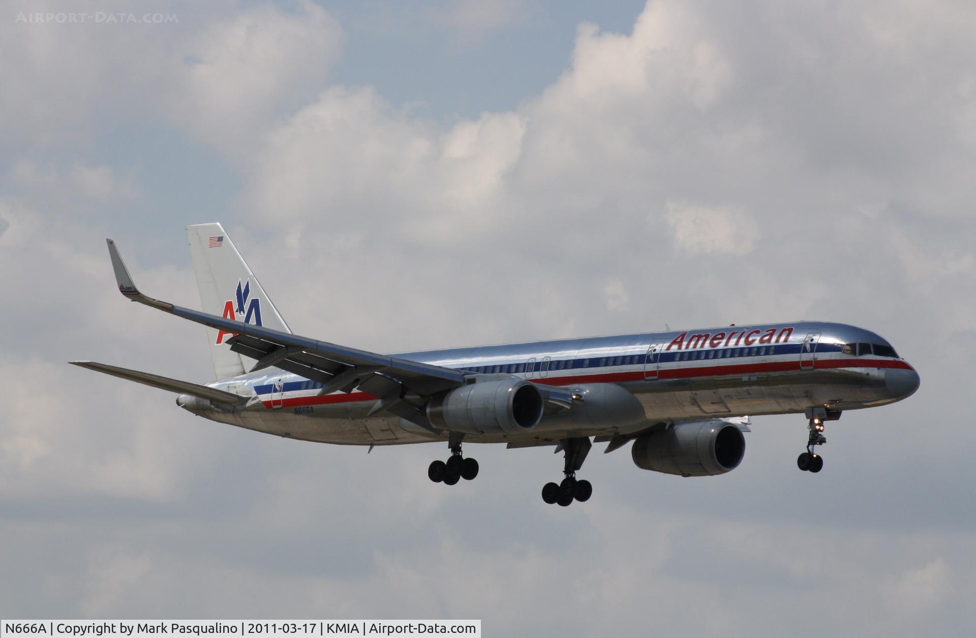 N666A, 1992 Boeing 757-223 C/N 25300, Boeing 757-200