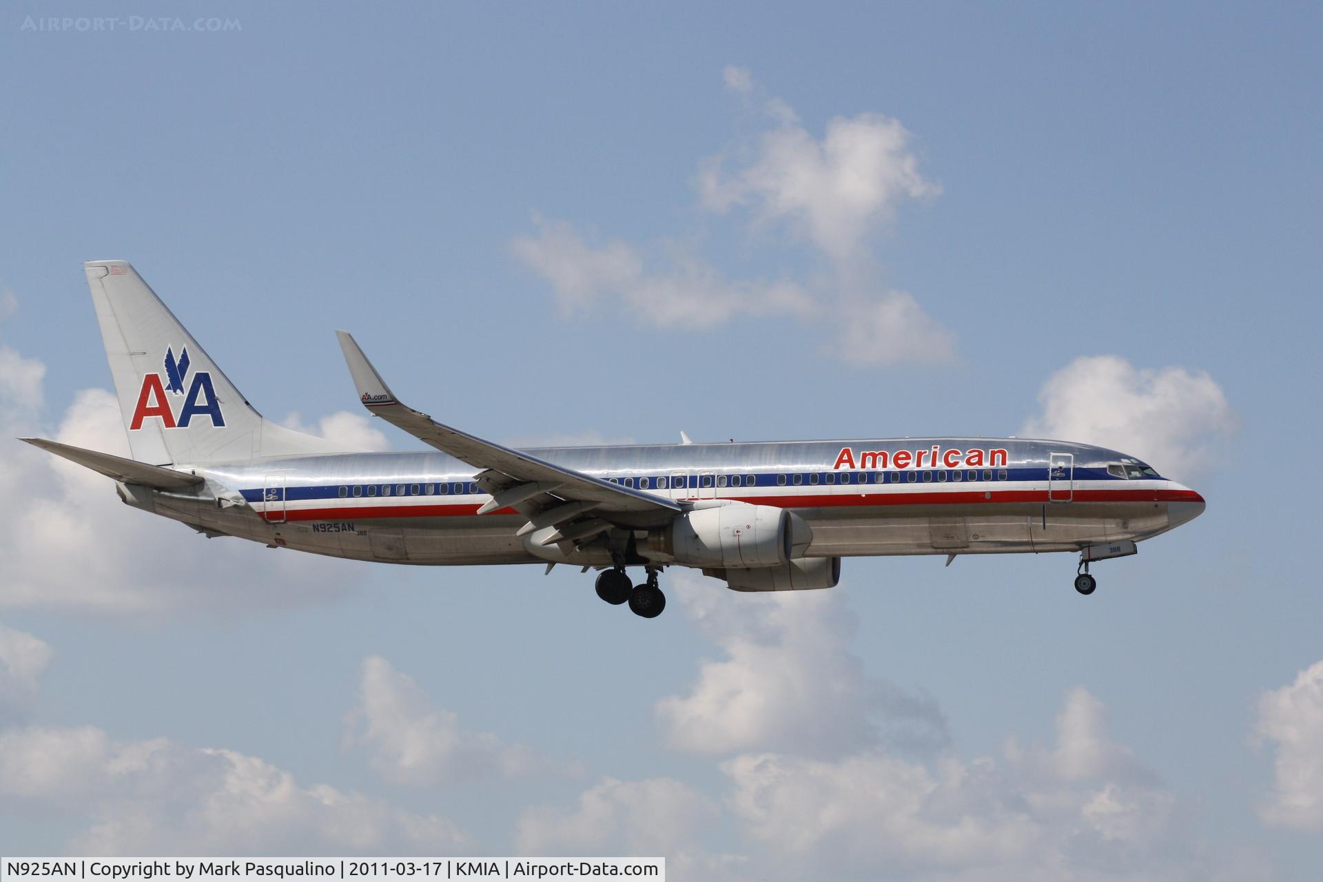 N925AN, 1999 Boeing 737-823 C/N 29526, Boeing 737-800