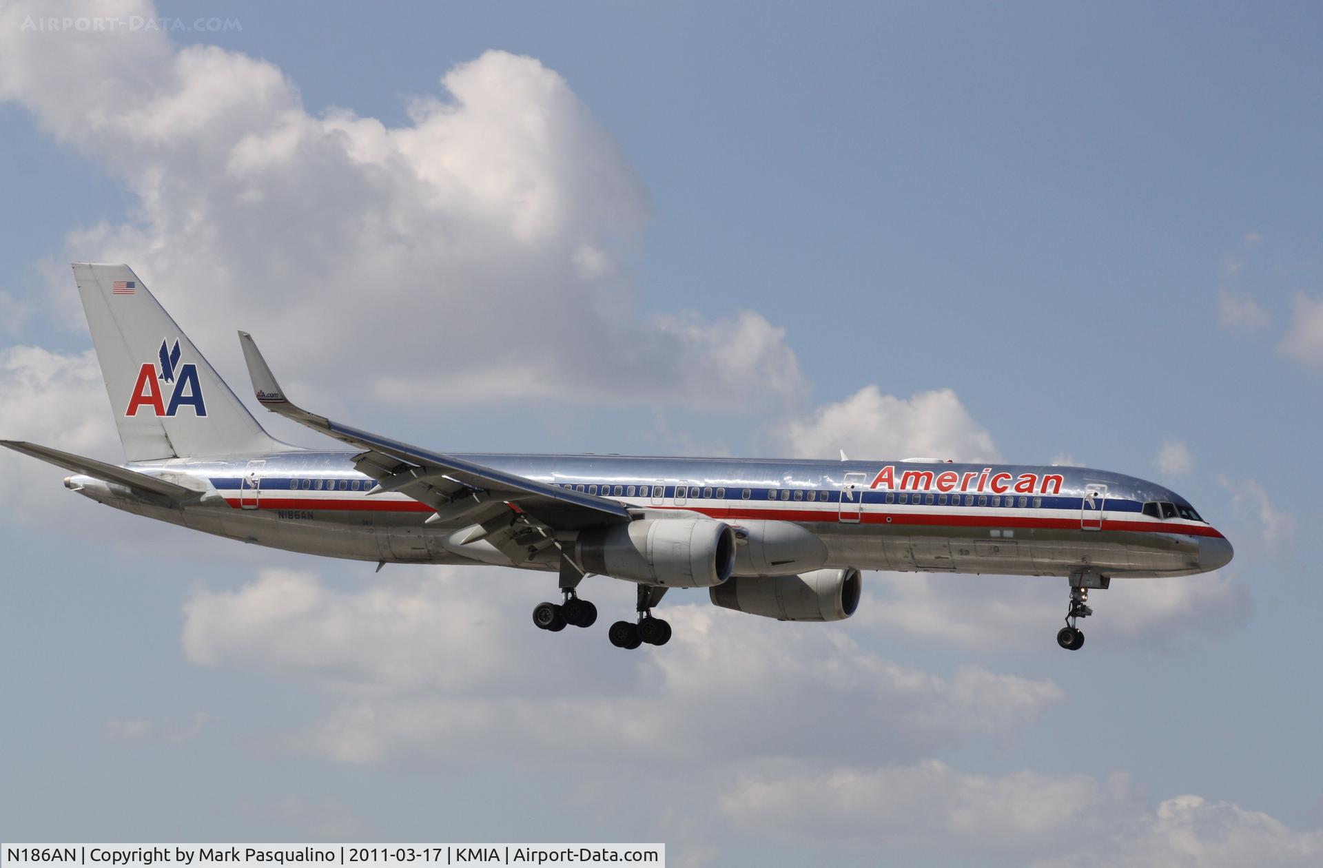 N186AN, 2001 Boeing 757-223 C/N 32380, Boeing 757-200