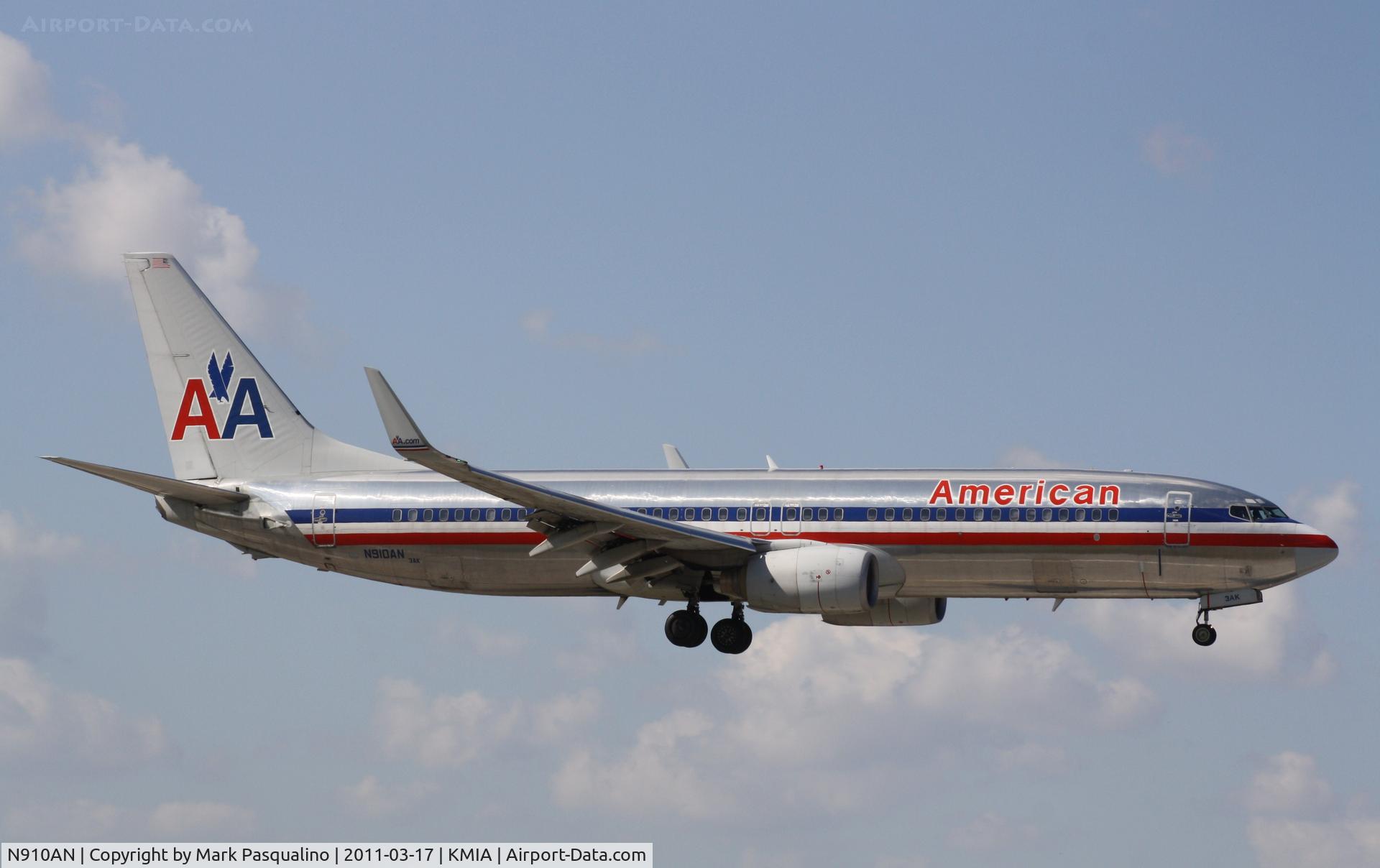 N910AN, 1999 Boeing 737-823 C/N 29512, Boeing 737-800