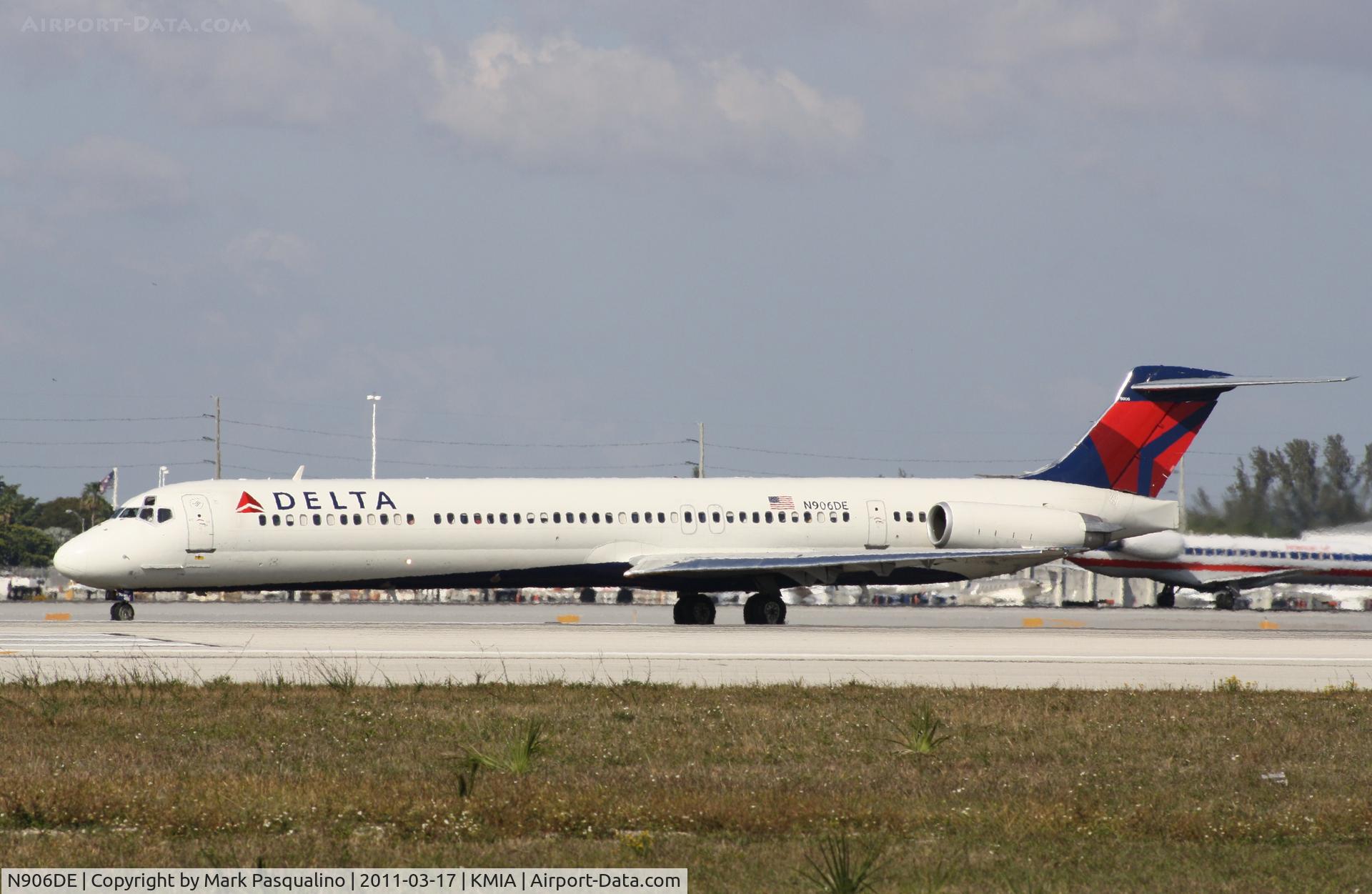 N906DE, 1992 McDonnell Douglas MD-88 C/N 53415, MD-88