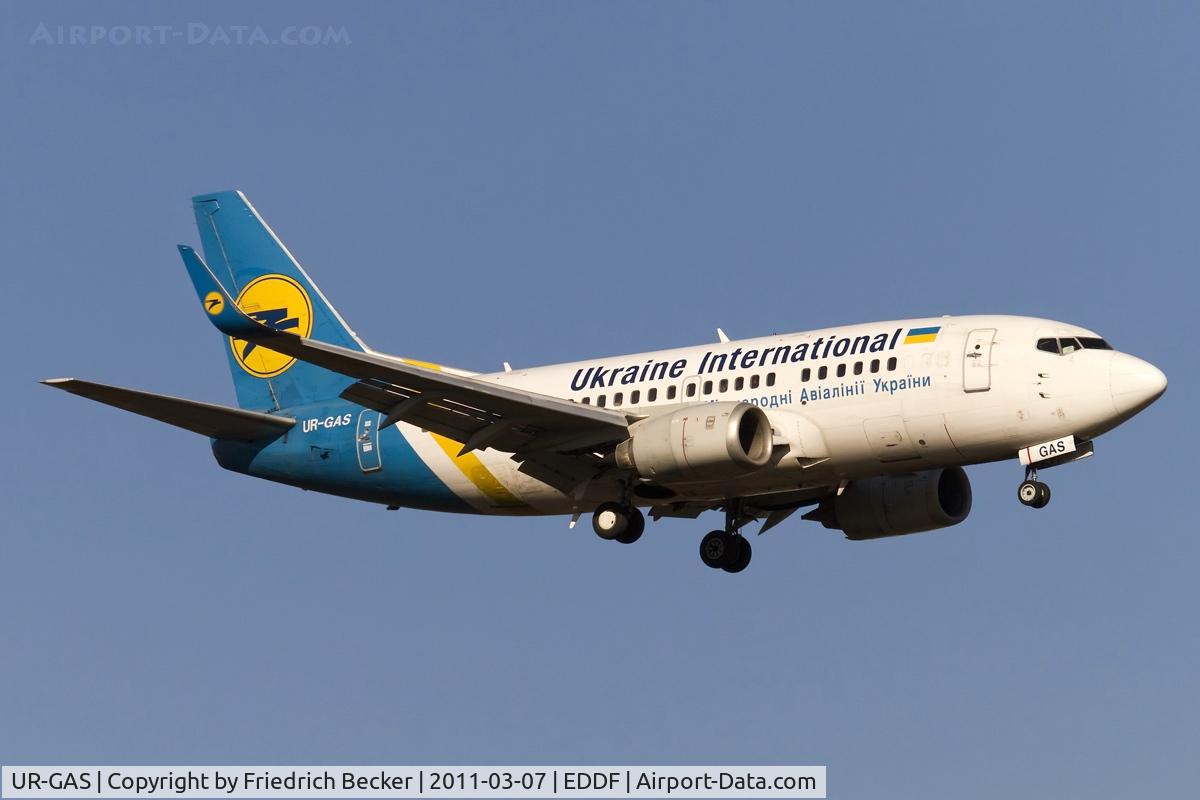 UR-GAS, 1993 Boeing 737-528 C/N 25236, on final