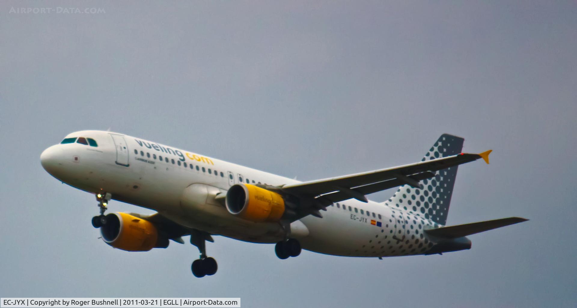 EC-JYX, 2006 Airbus A320-214 C/N 2962, Coming in to land at LHR from Hounslow direction.