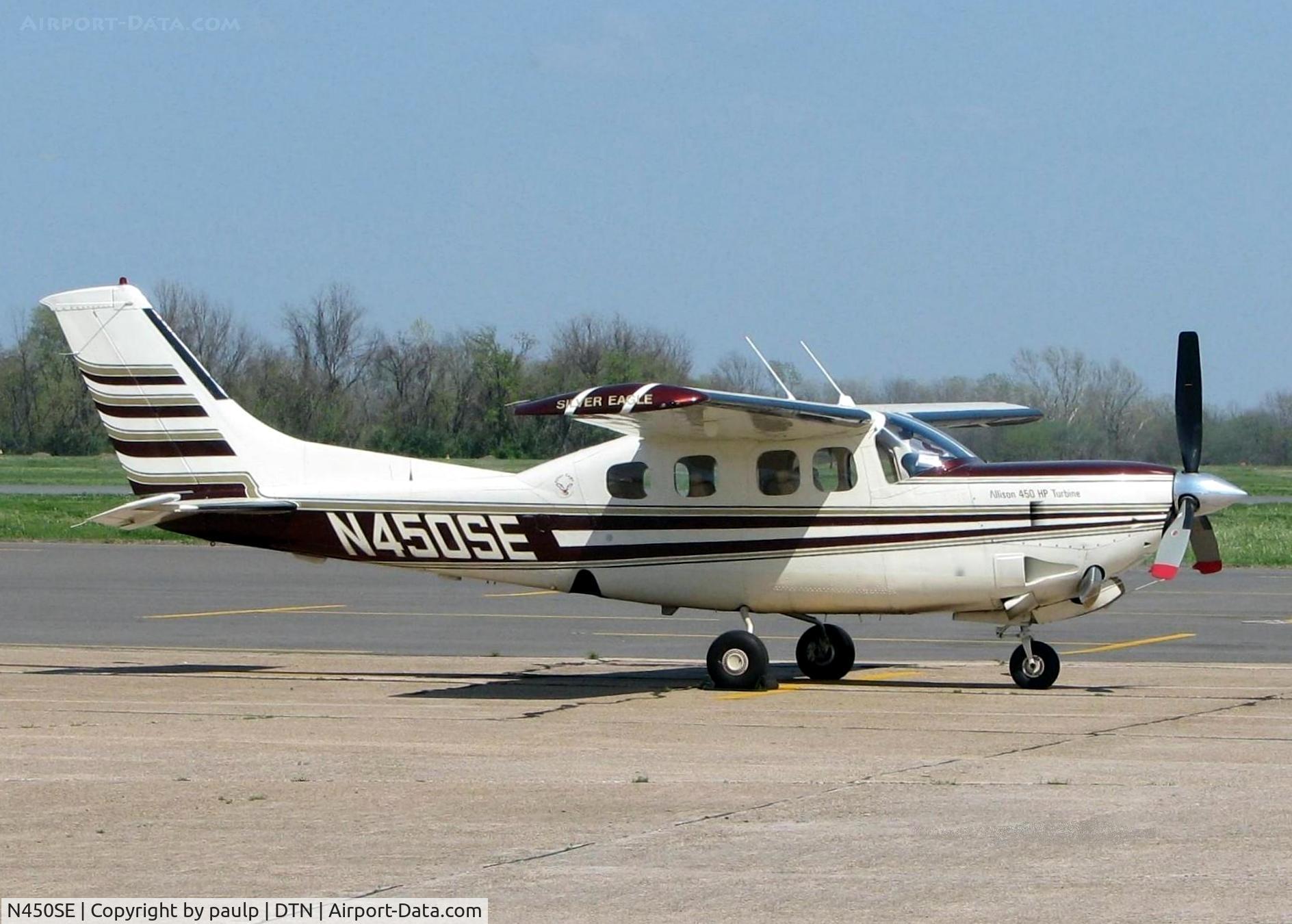 N450SE, Cessna P210N Pressurised Centurion C/N P21000605, At Downtown Shreveport.