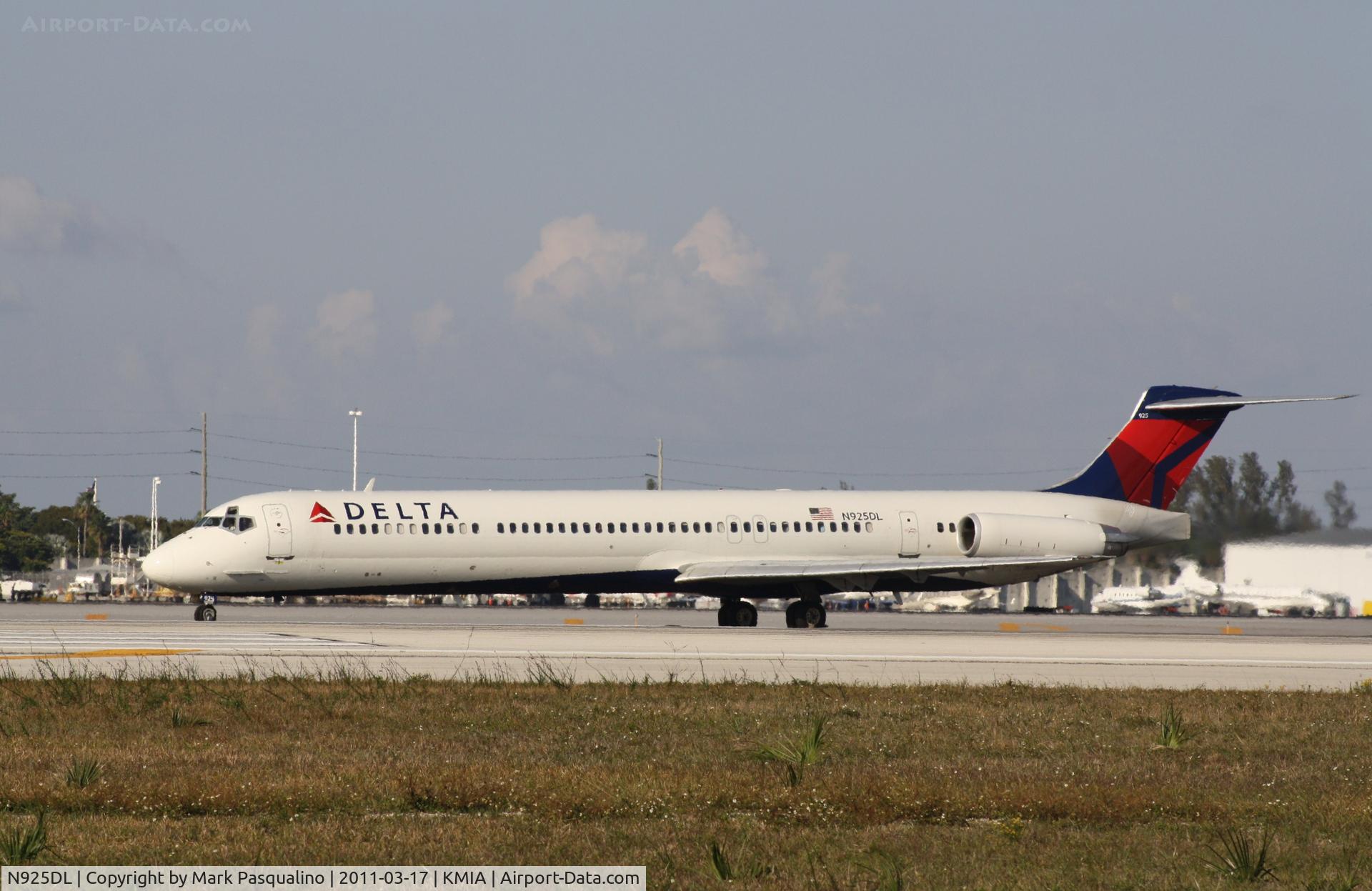 N925DL, 1988 McDonnell Douglas MD-88 C/N 49712, MD-88