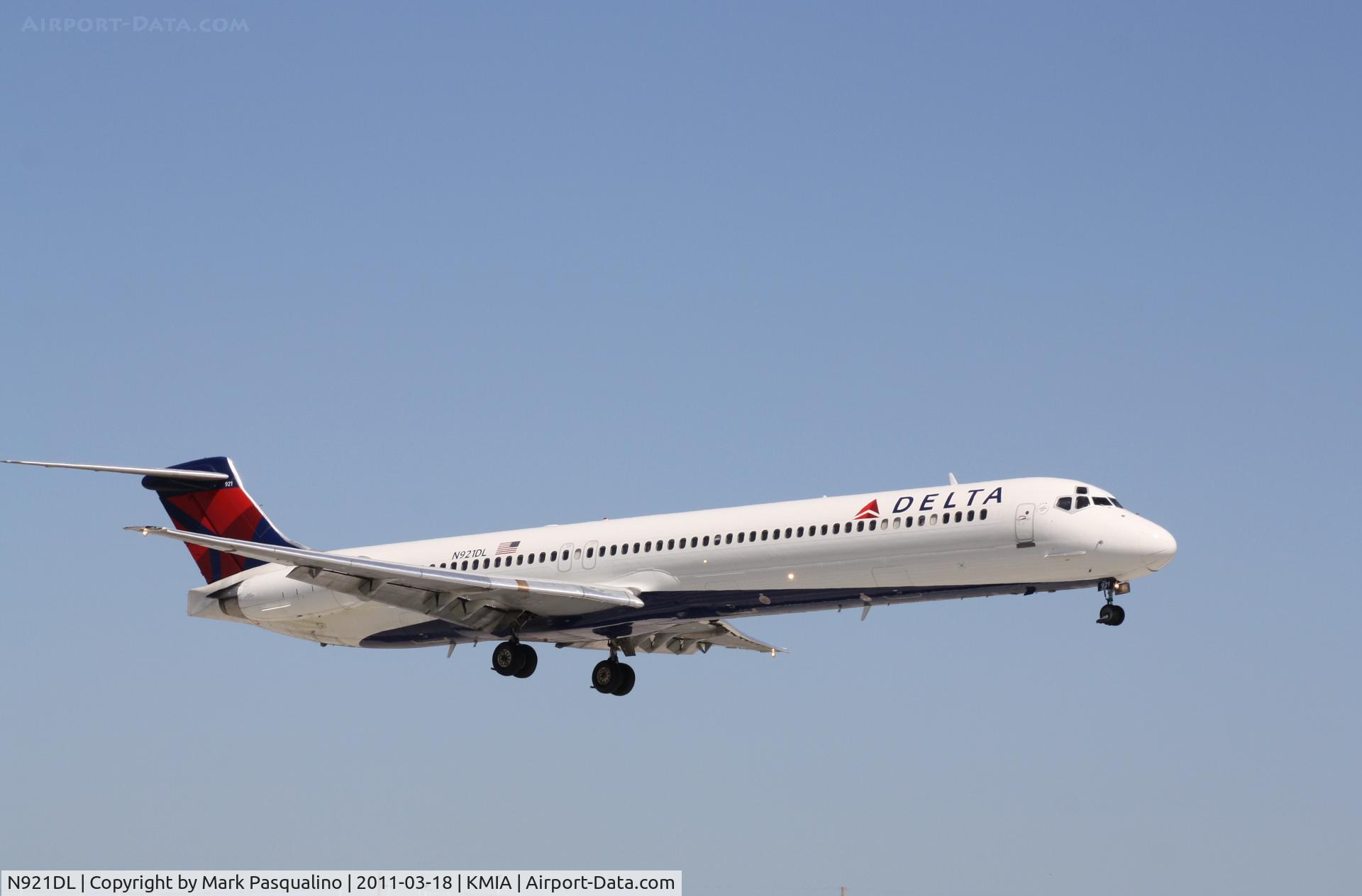 N921DL, 1988 McDonnell Douglas MD-88 C/N 49645, MD-88