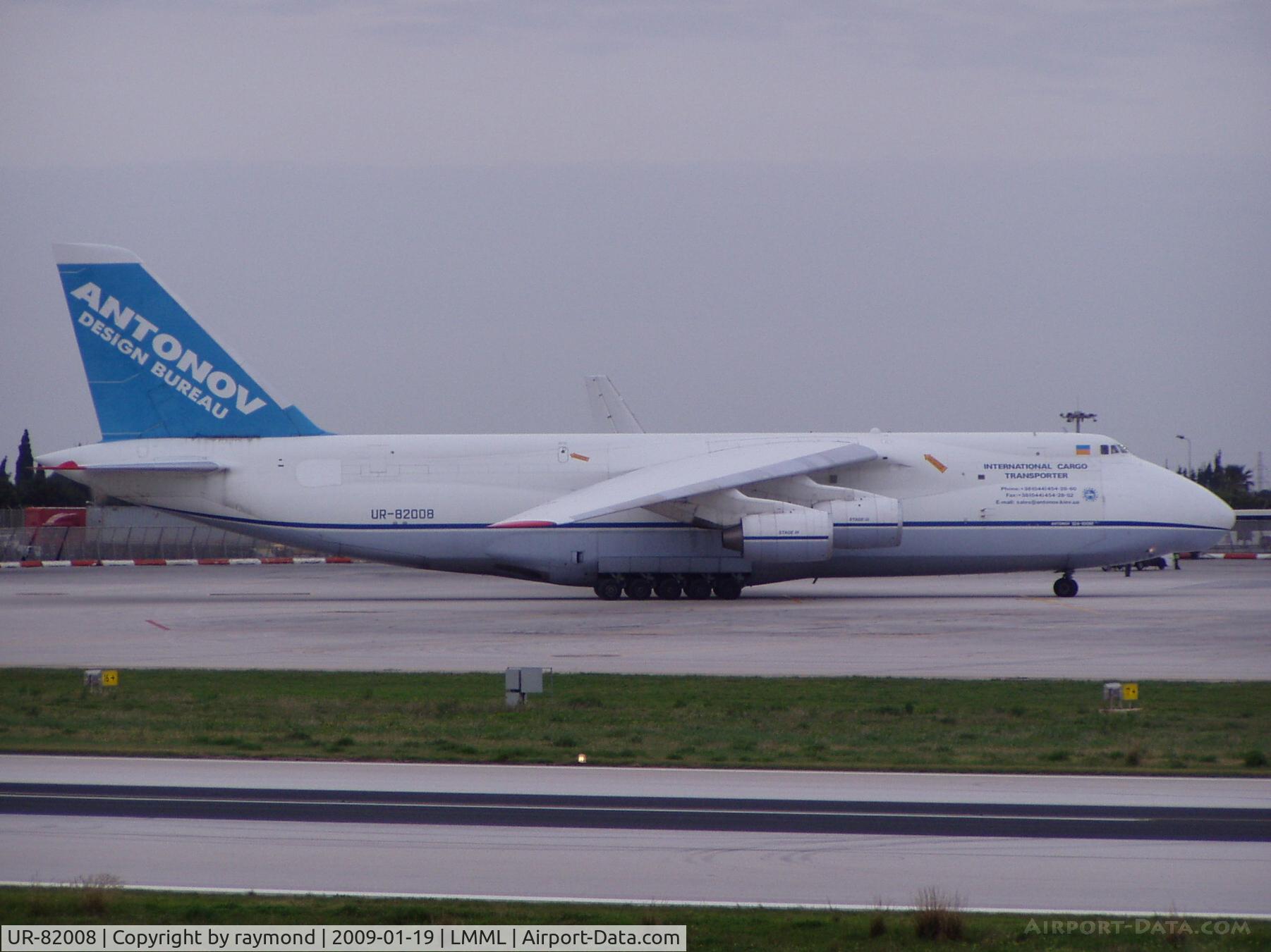 UR-82008, 1986 Antonov An-124-100M Ruslan C/N 19530501006, An124 UR-82008 entering the main park